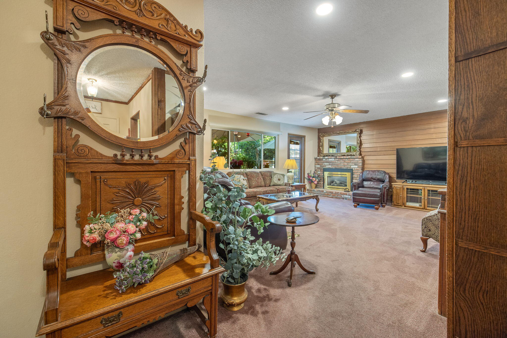 1009 S Rova Ct, Visalia, CA 93277