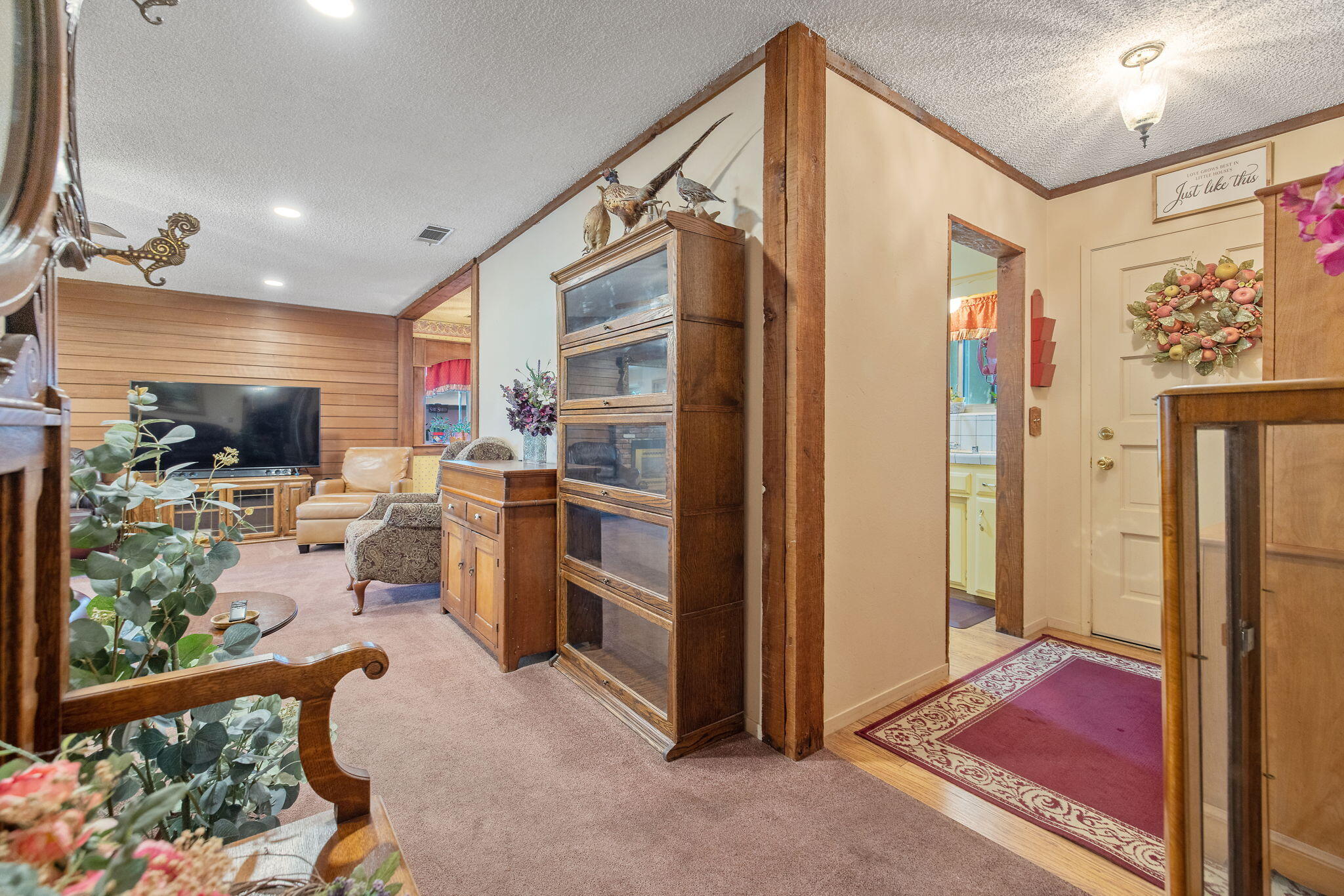 1009 S Rova Ct, Visalia, CA 93277