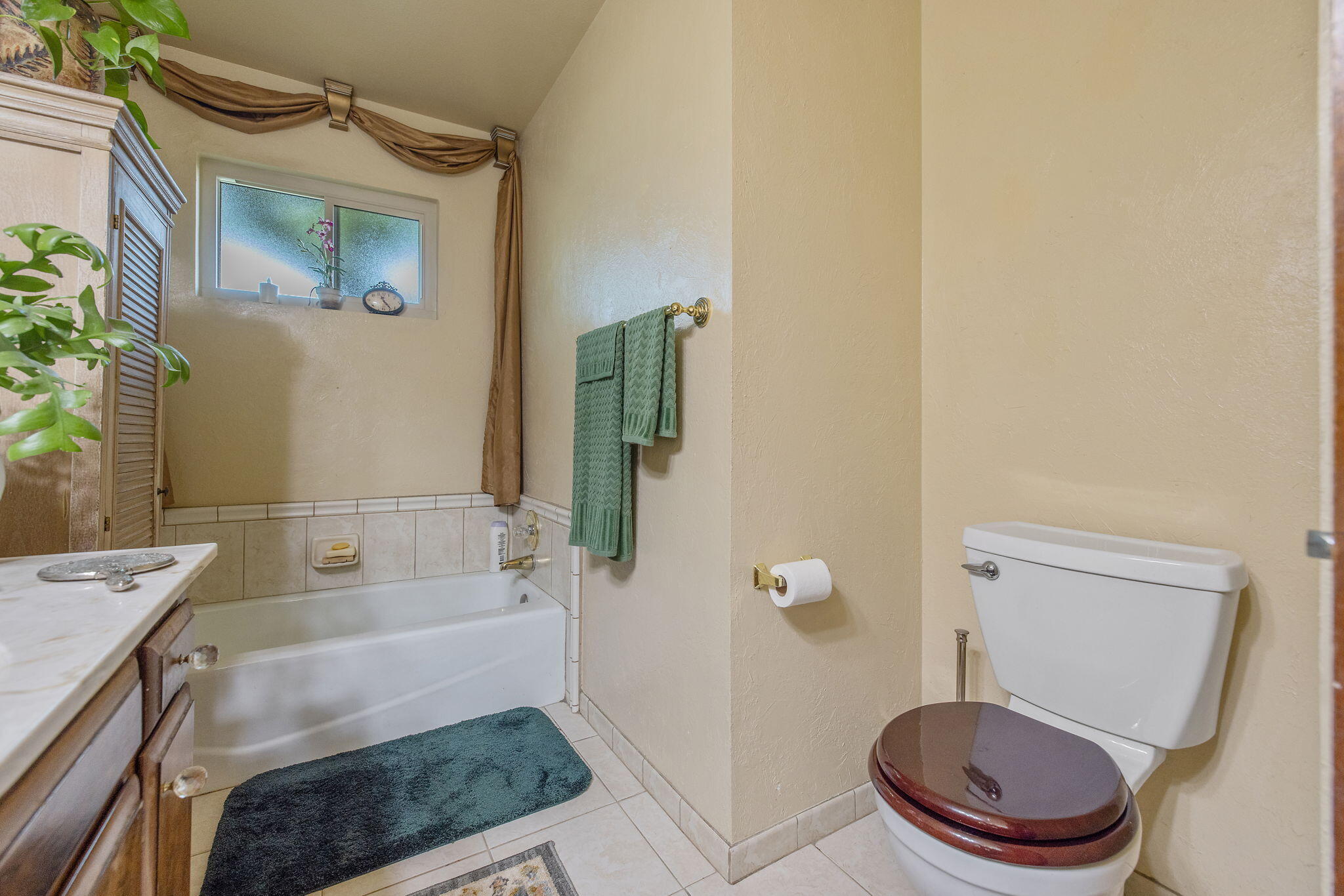 1009 S Rova Ct, Visalia, CA 93277