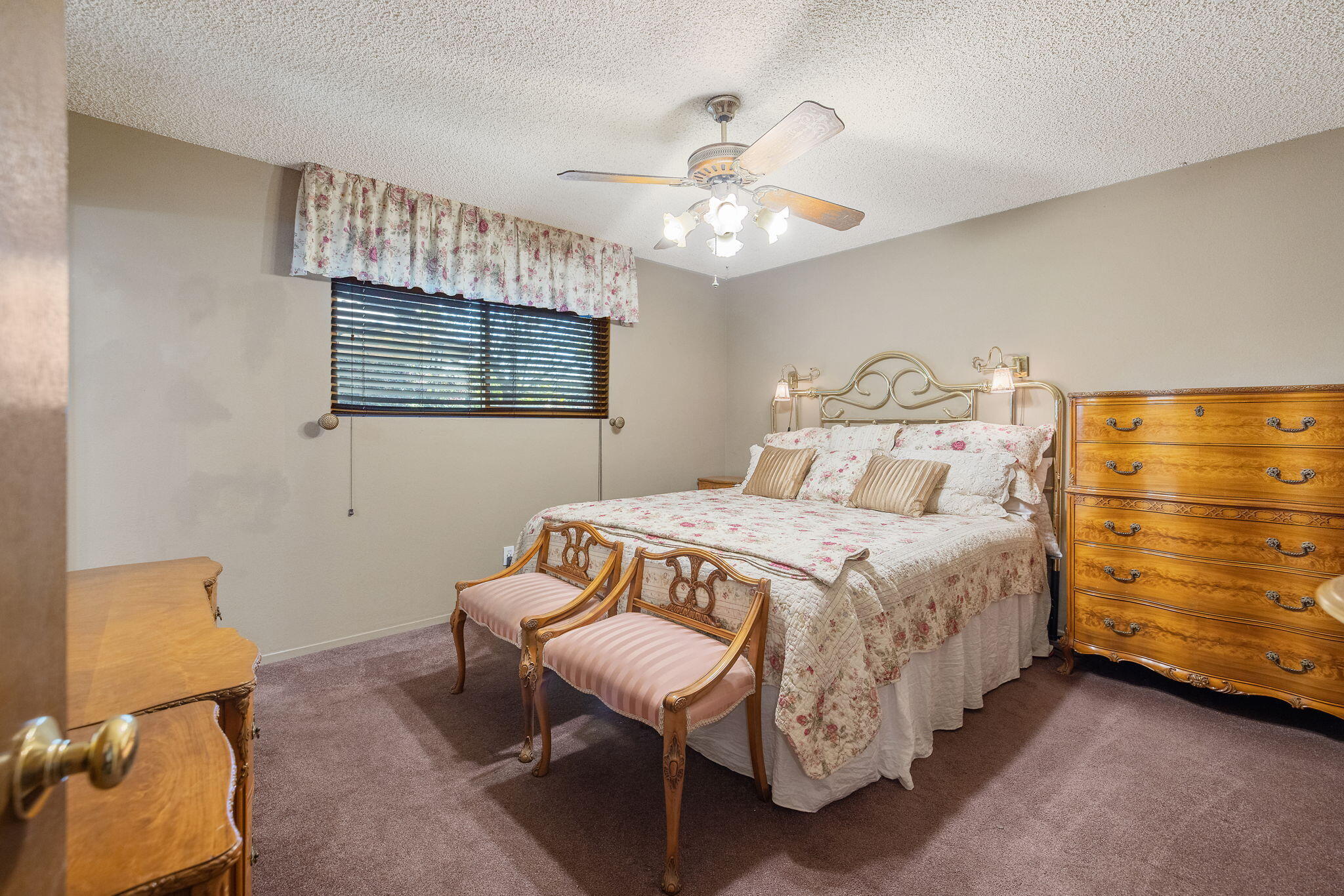 1009 S Rova Ct, Visalia, CA 93277