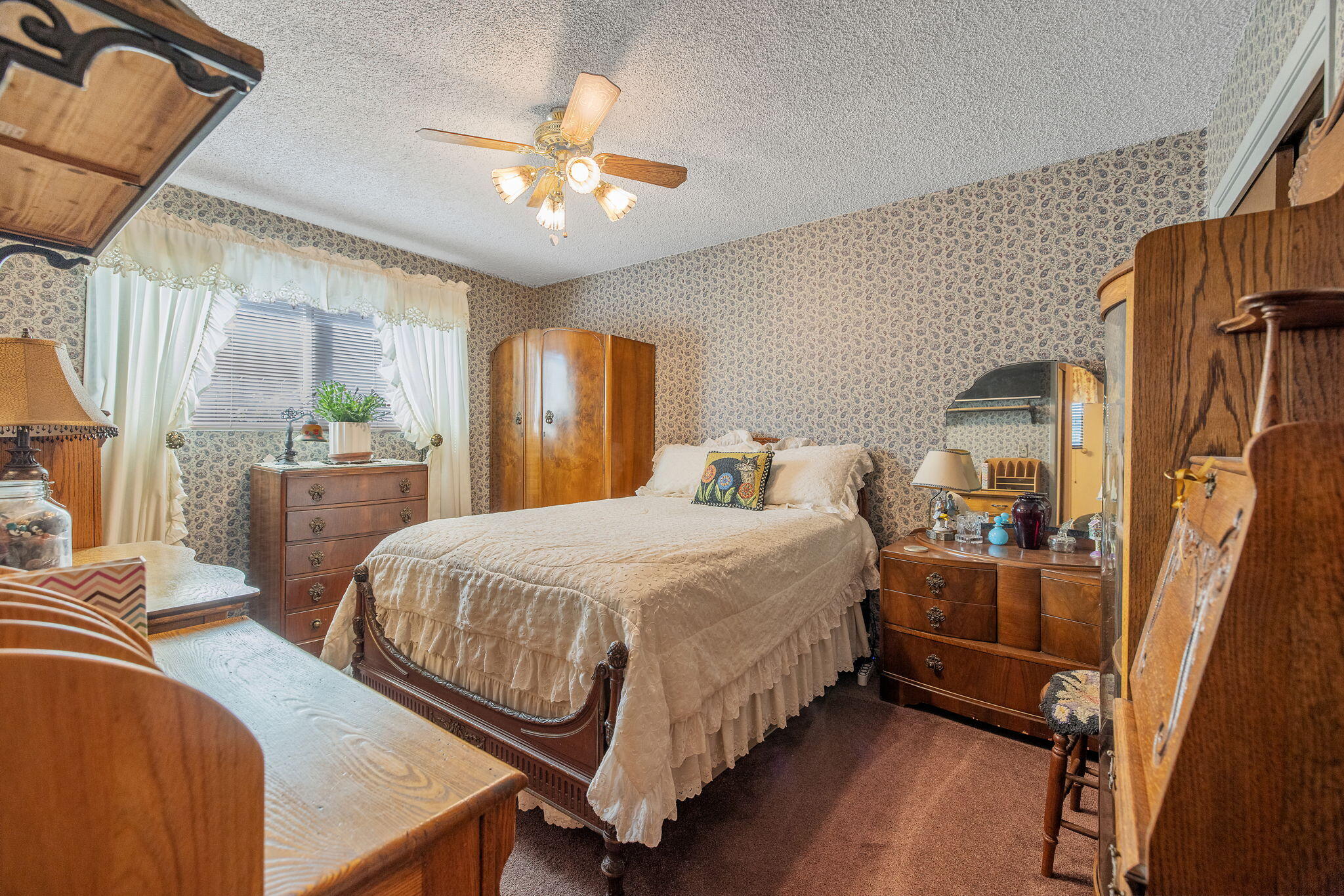 1009 S Rova Ct, Visalia, CA 93277