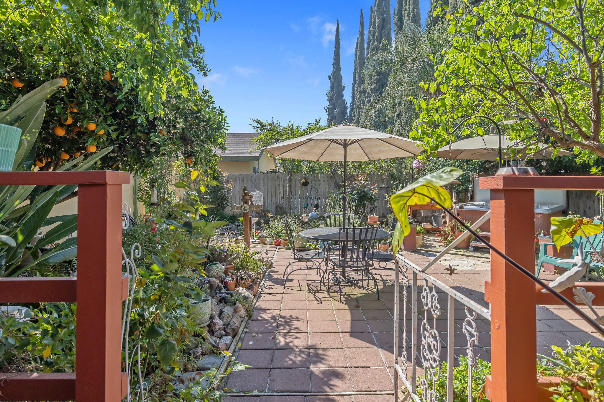 1009 S Rova Ct, Visalia, CA 93277