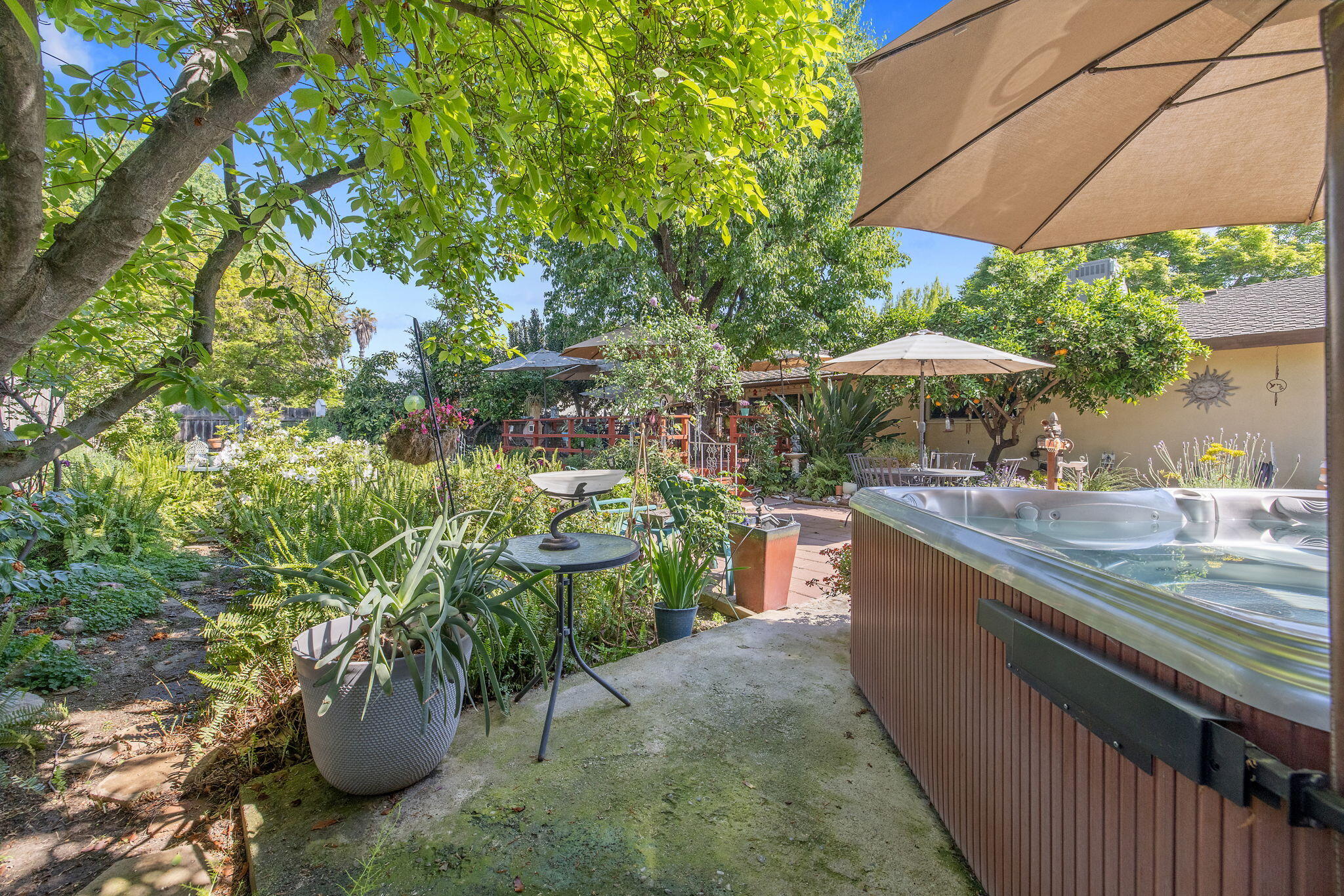 1009 S Rova Ct, Visalia, CA 93277