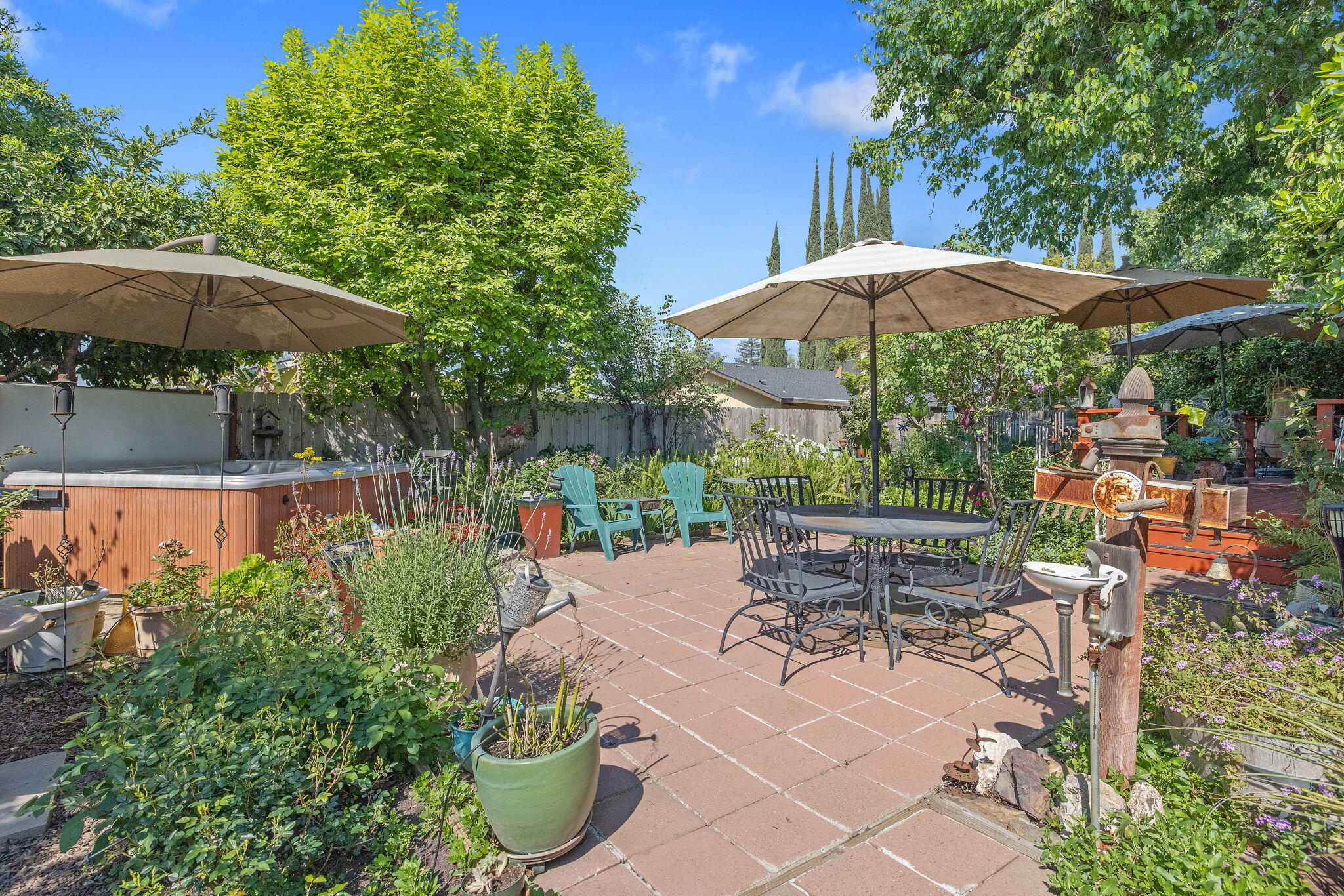 1009 S Rova Ct, Visalia, CA 93277