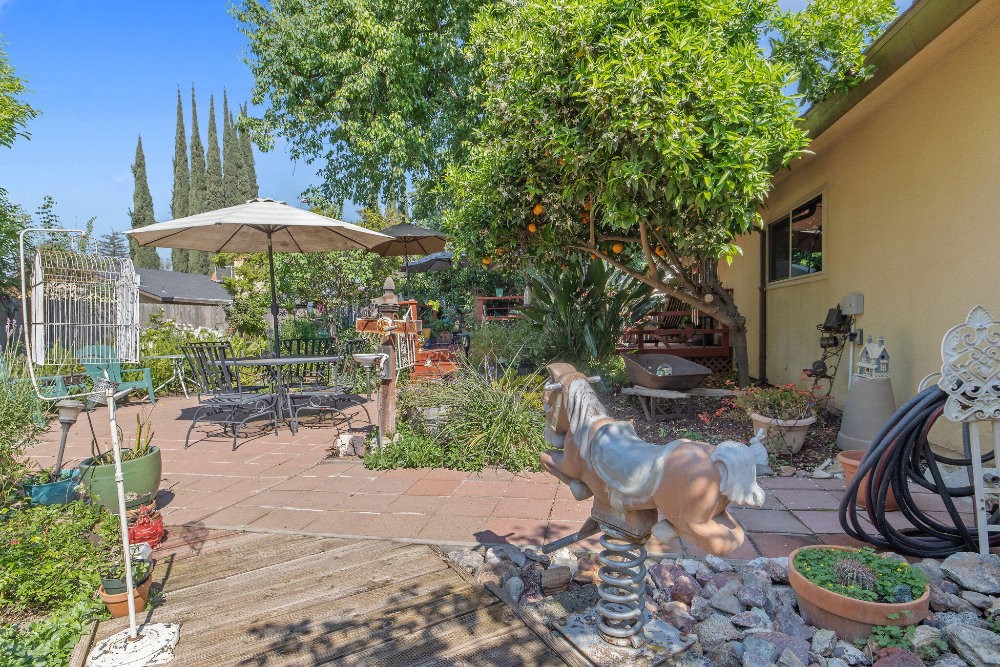 1009 S Rova Ct, Visalia, CA 93277