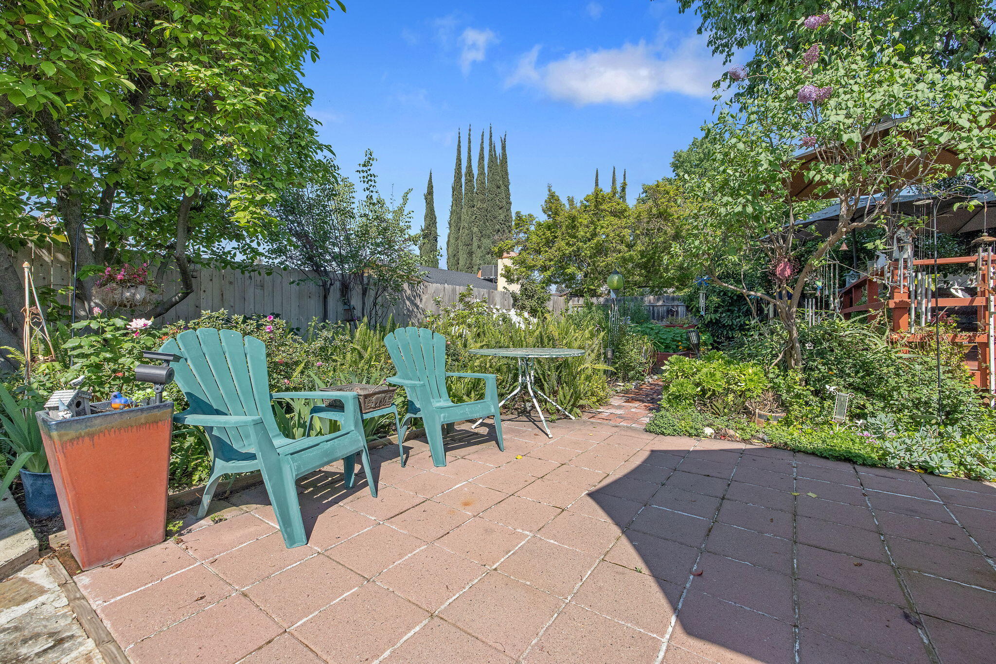 1009 S Rova Ct, Visalia, CA 93277