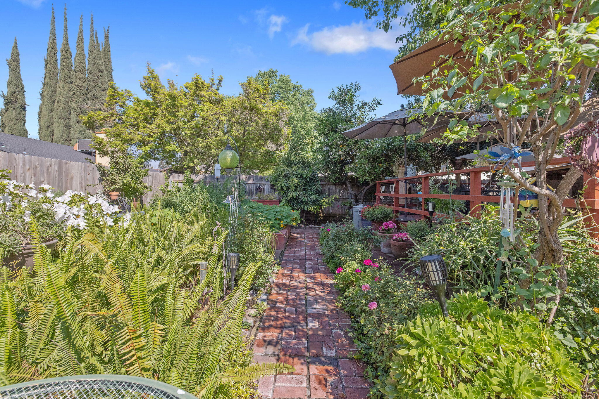 1009 S Rova Ct, Visalia, CA 93277