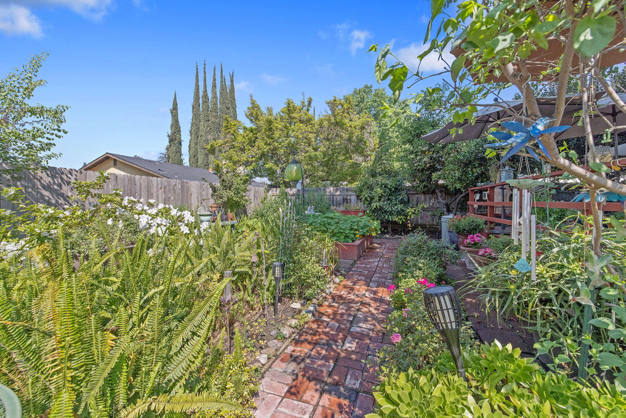 1009 S Rova Ct, Visalia, CA 93277