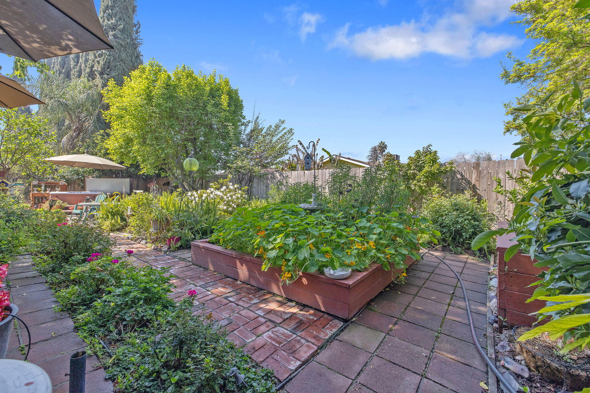 1009 S Rova Ct, Visalia, CA 93277