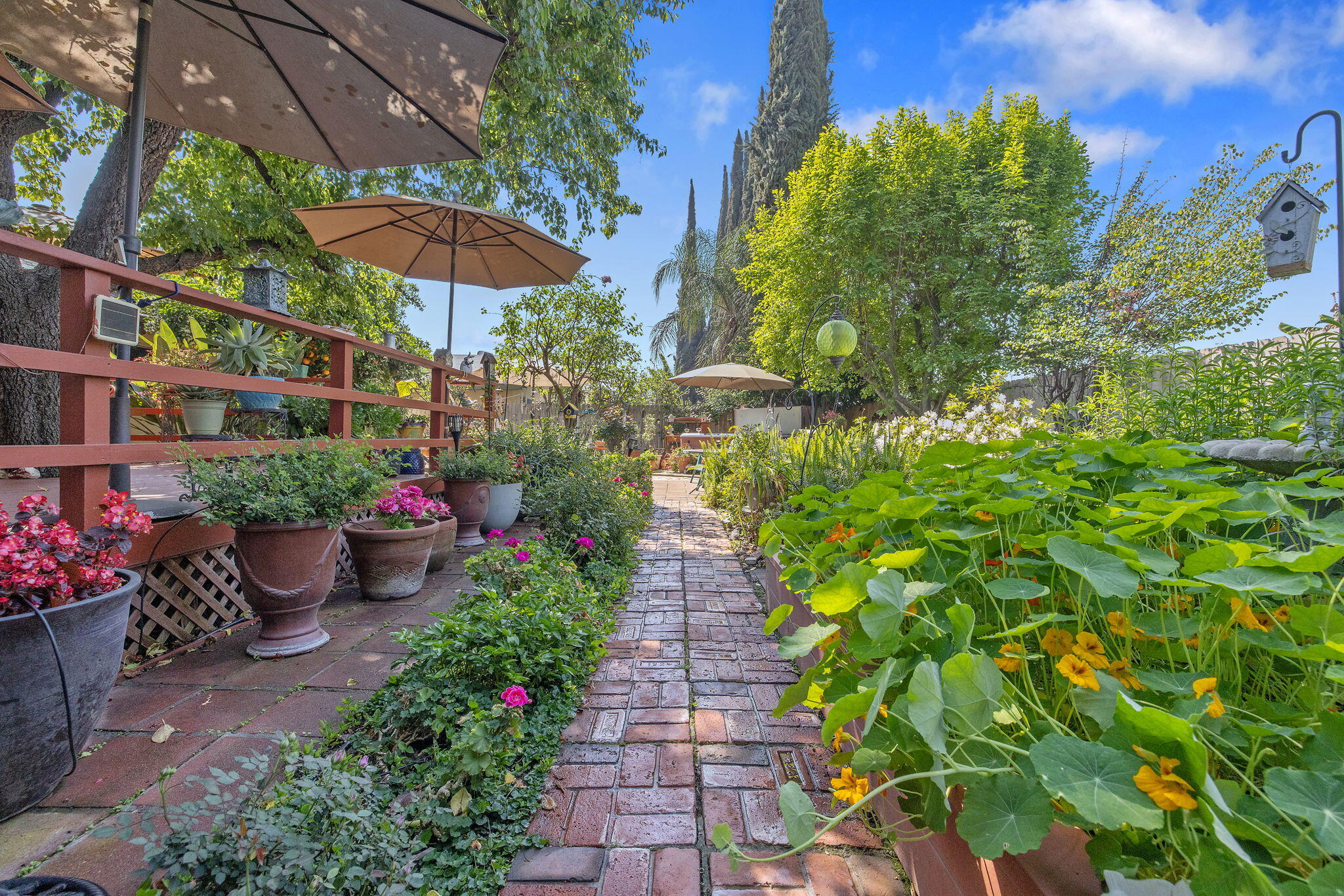 1009 S Rova Ct, Visalia, CA 93277