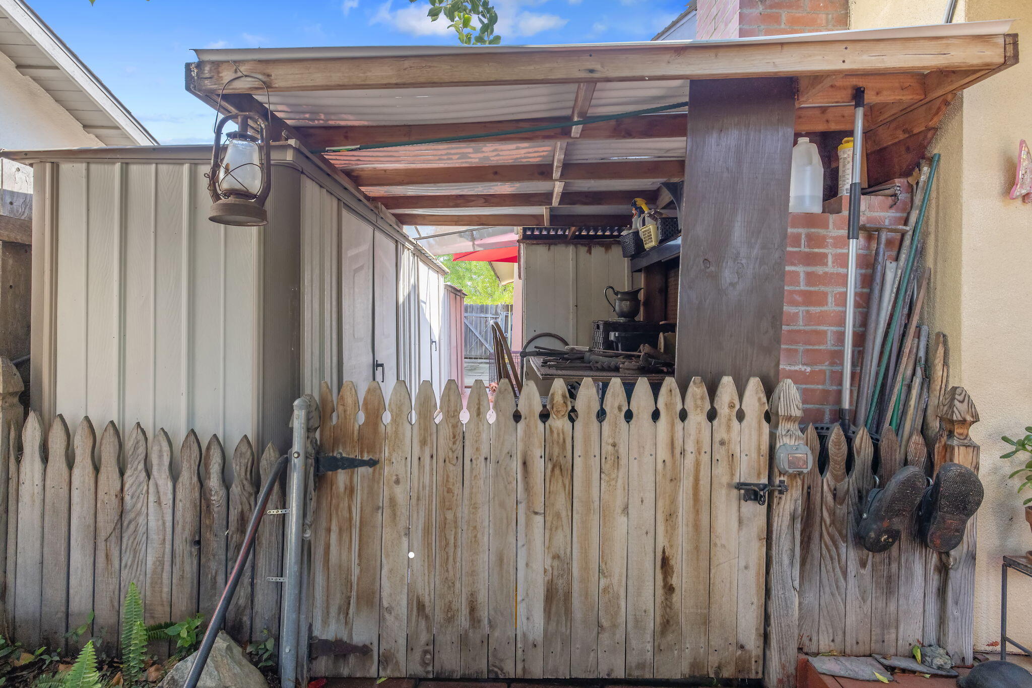 1009 S Rova Ct, Visalia, CA 93277