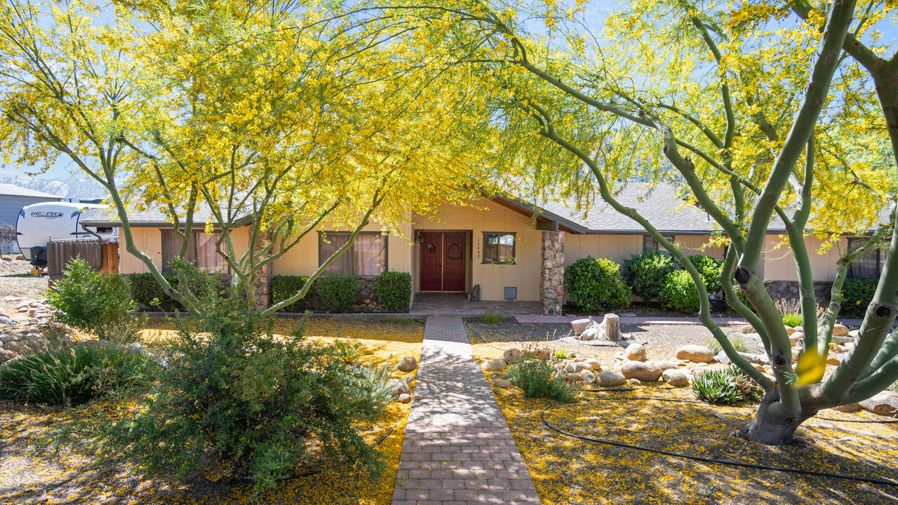 16440 Palomino Dr, Springville, CA 93265