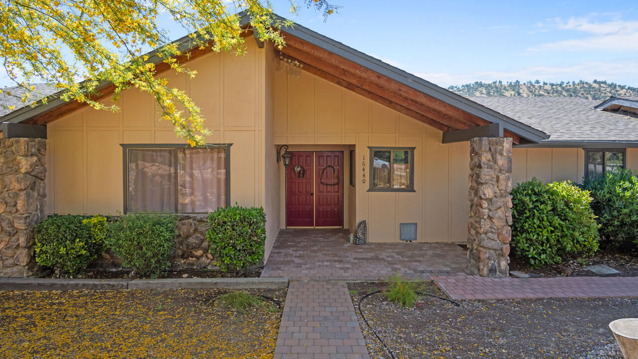 16440 Palomino Dr, Springville, CA 93265