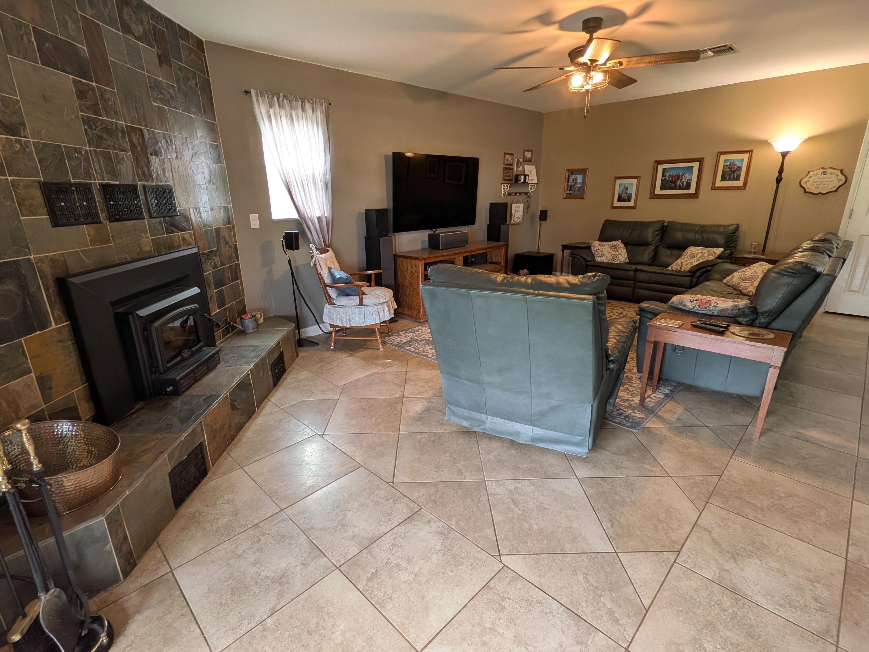 16440 Palomino Dr, Springville, CA 93265
