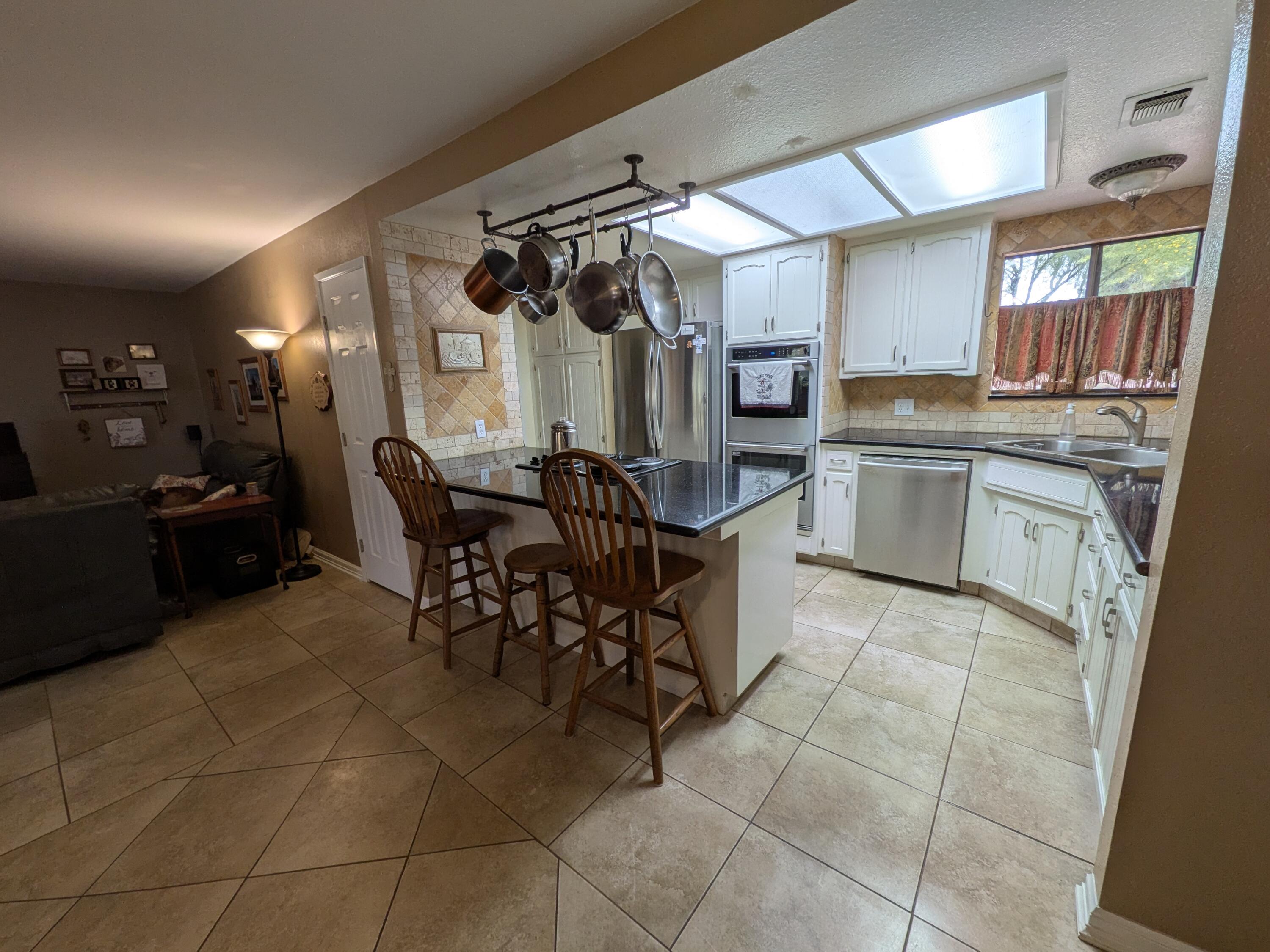 16440 Palomino Dr, Springville, CA 93265