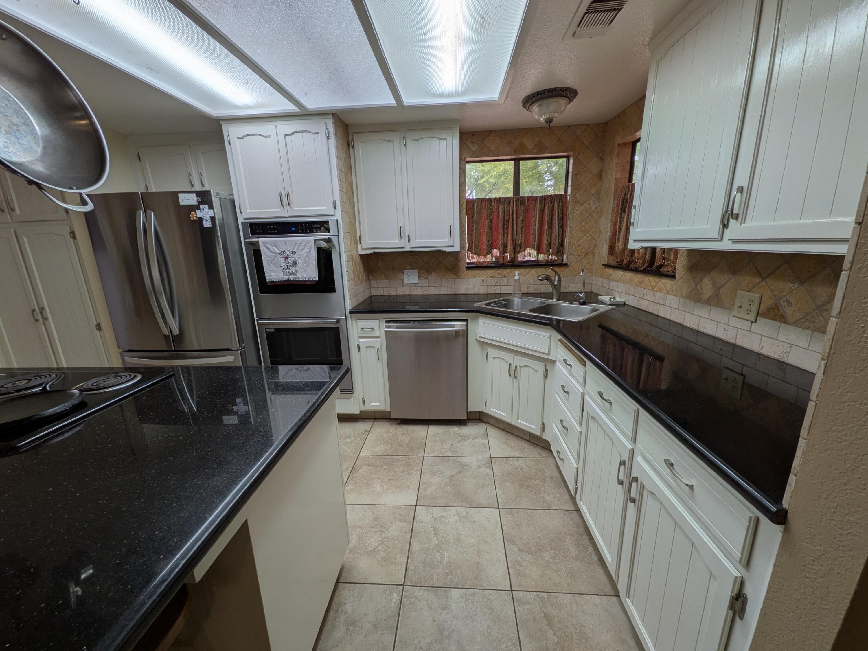 16440 Palomino Dr, Springville, CA 93265