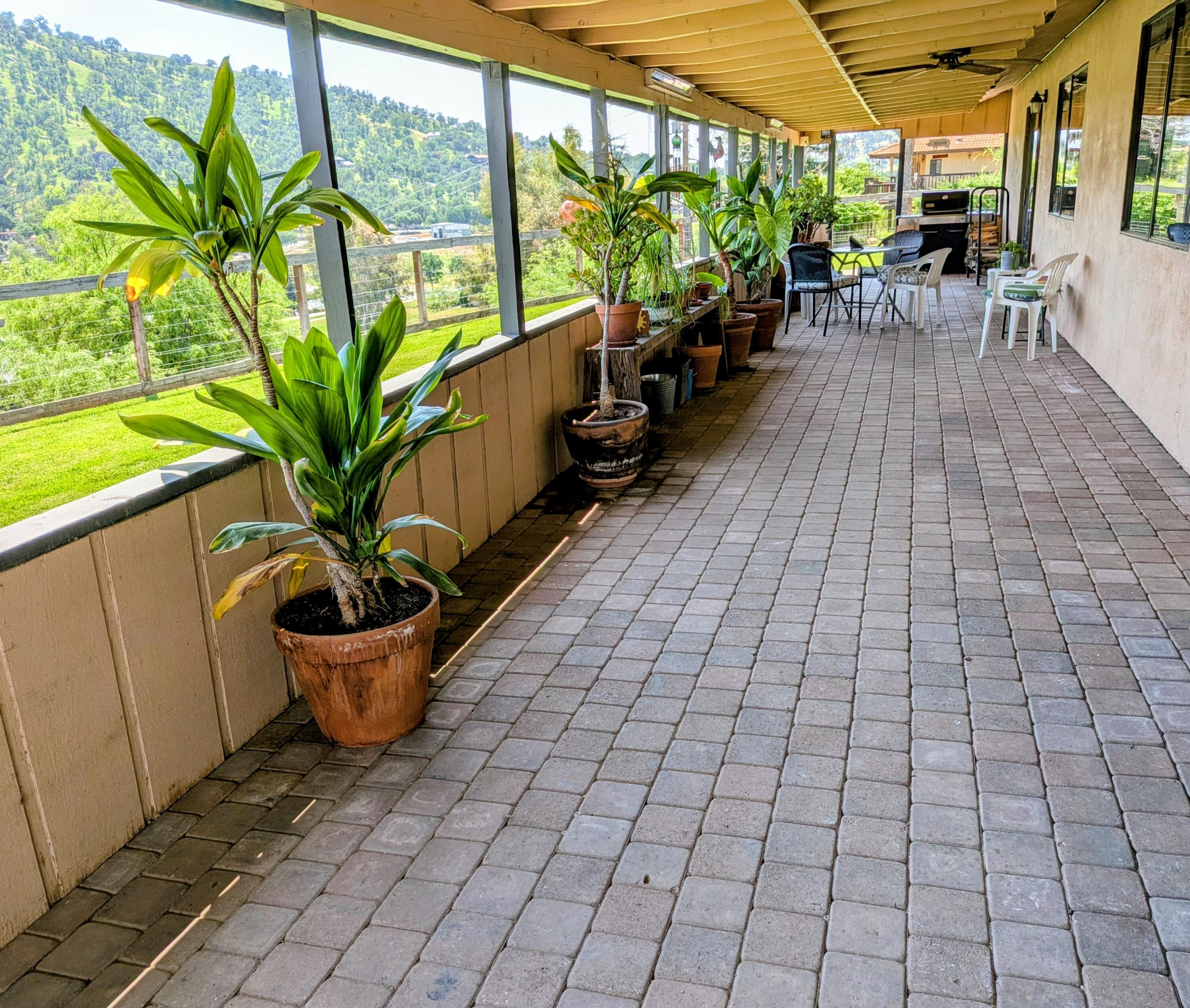 16440 Palomino Dr, Springville, CA 93265