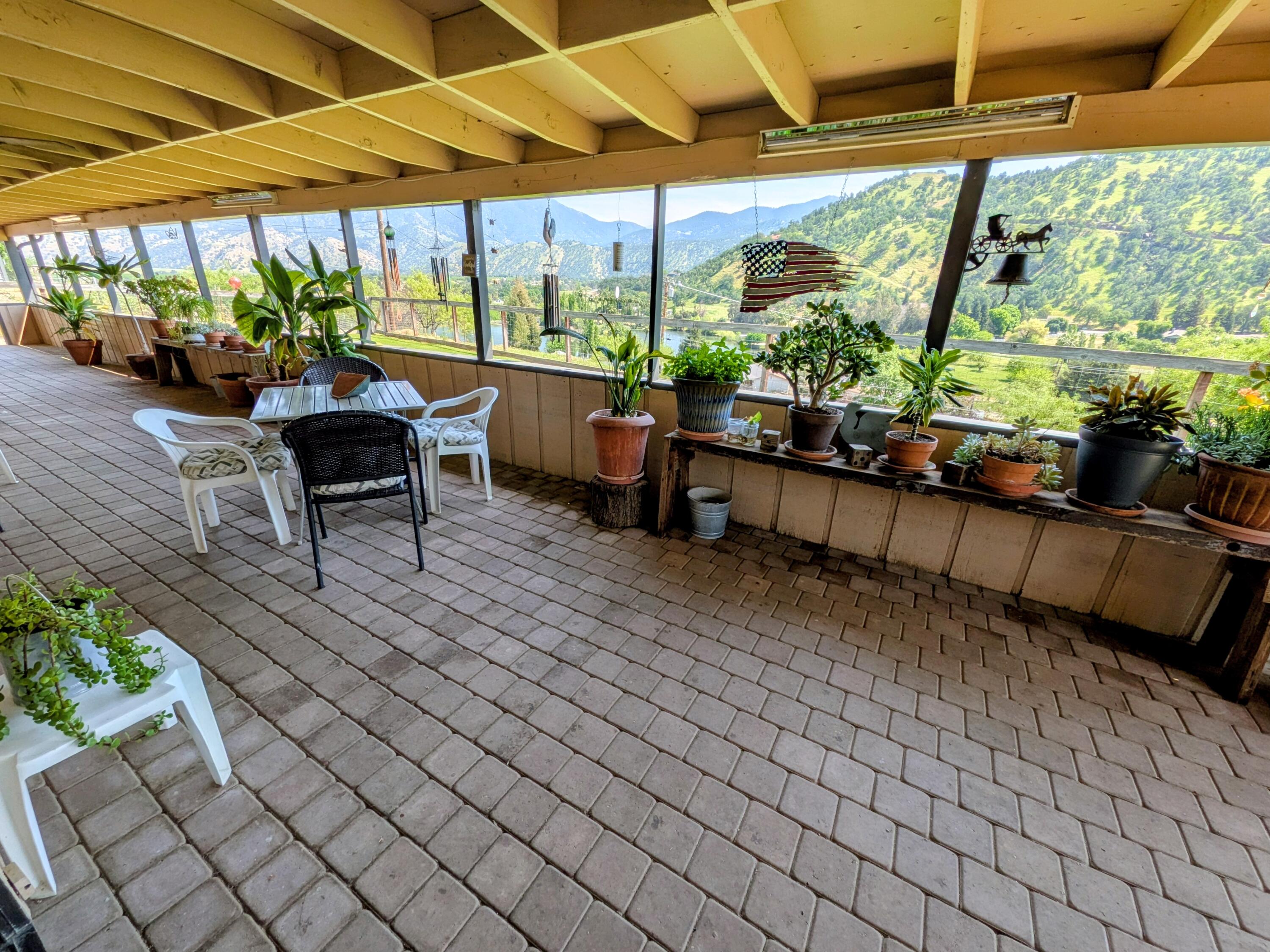 16440 Palomino Dr, Springville, CA 93265