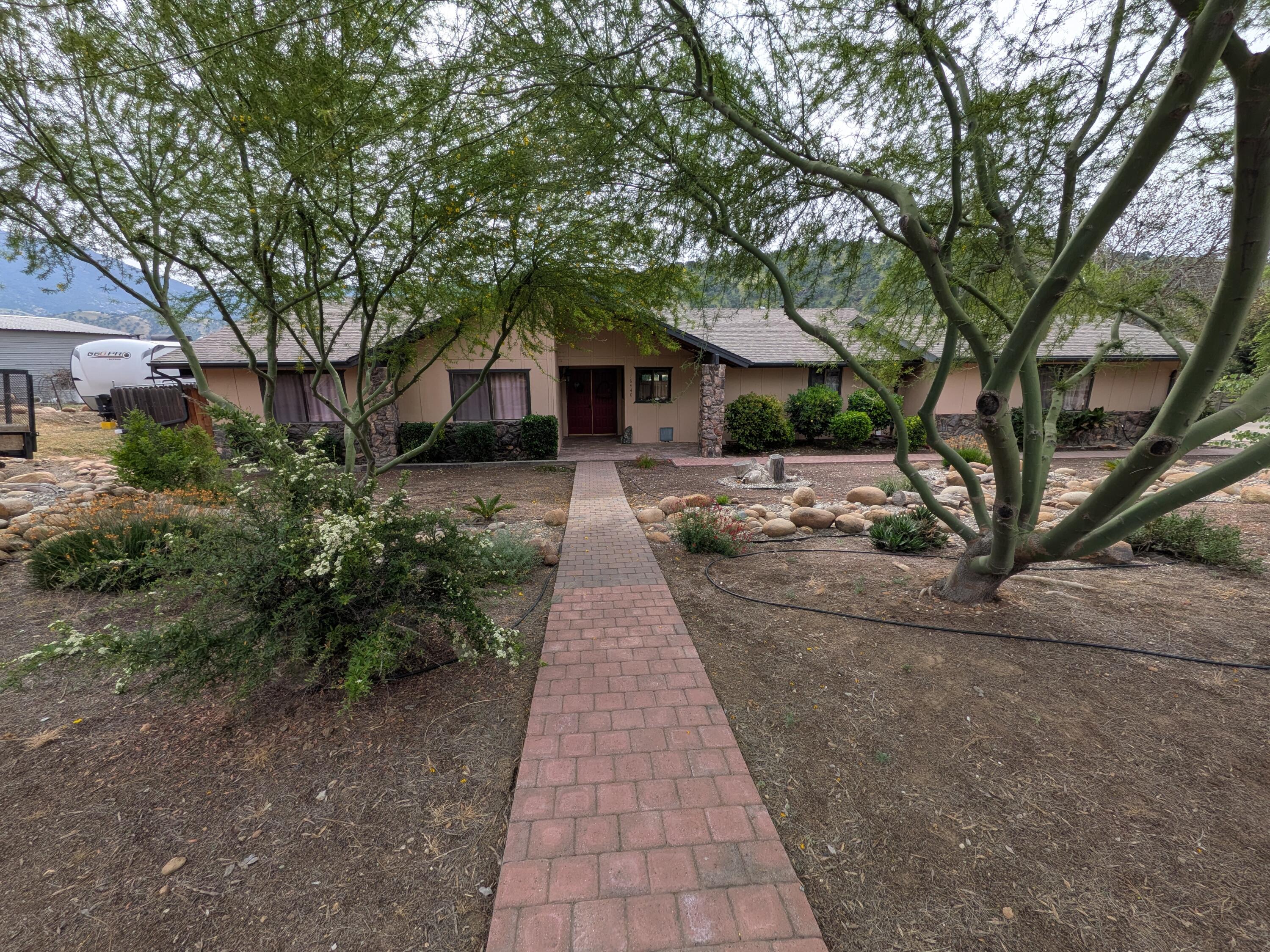 16440 Palomino Dr, Springville, CA 93265