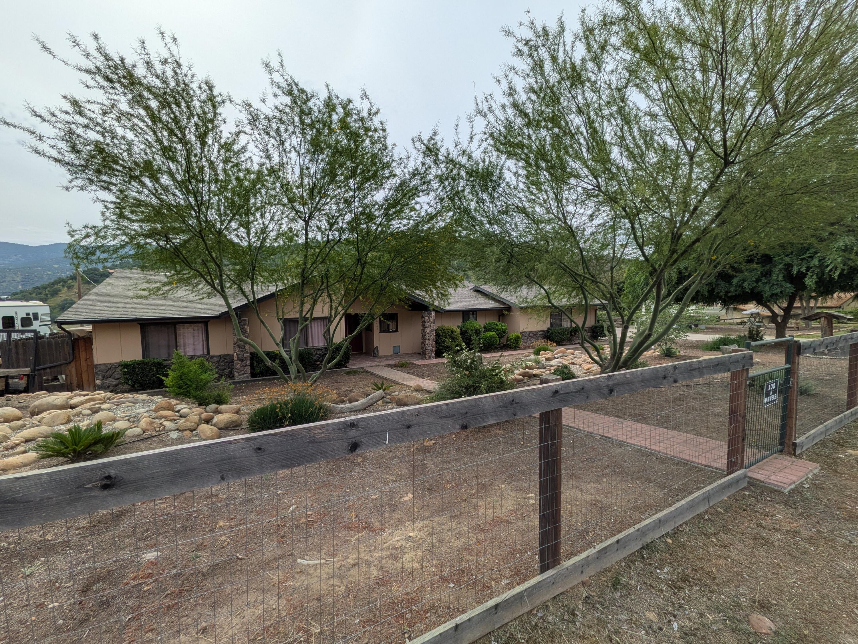 16440 Palomino Dr, Springville, CA 93265