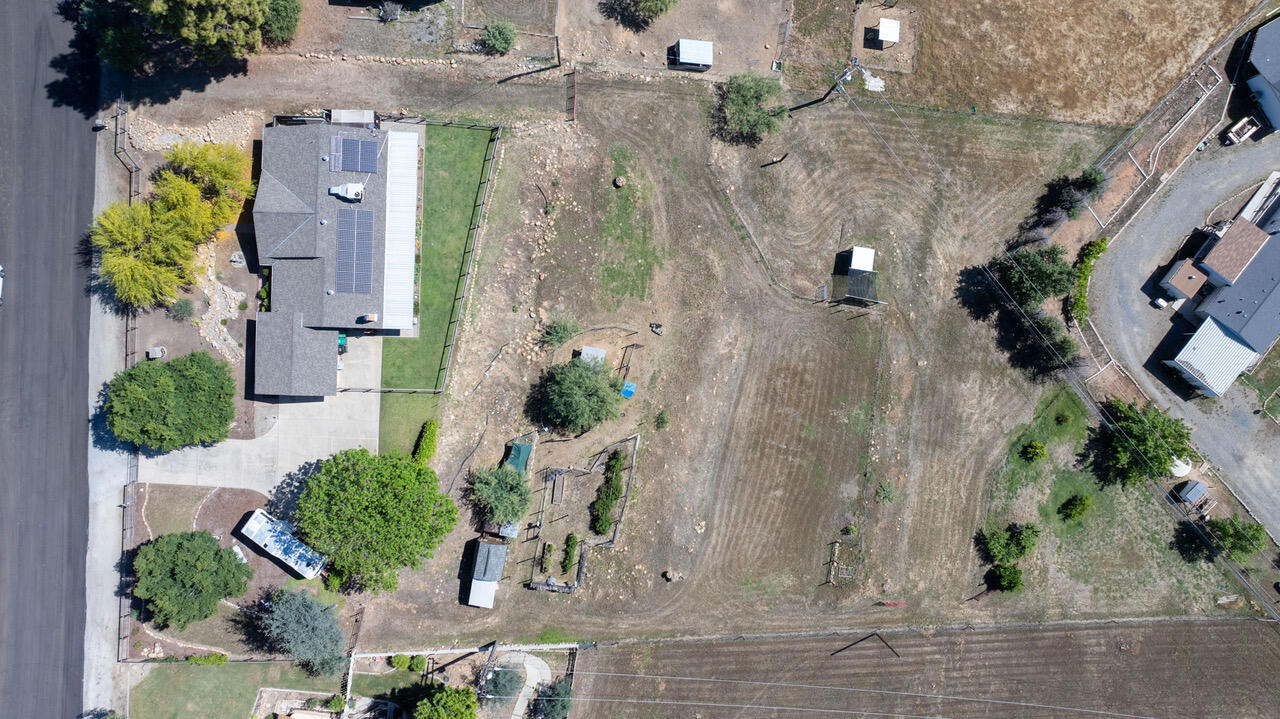 16440 Palomino Dr, Springville, CA 93265