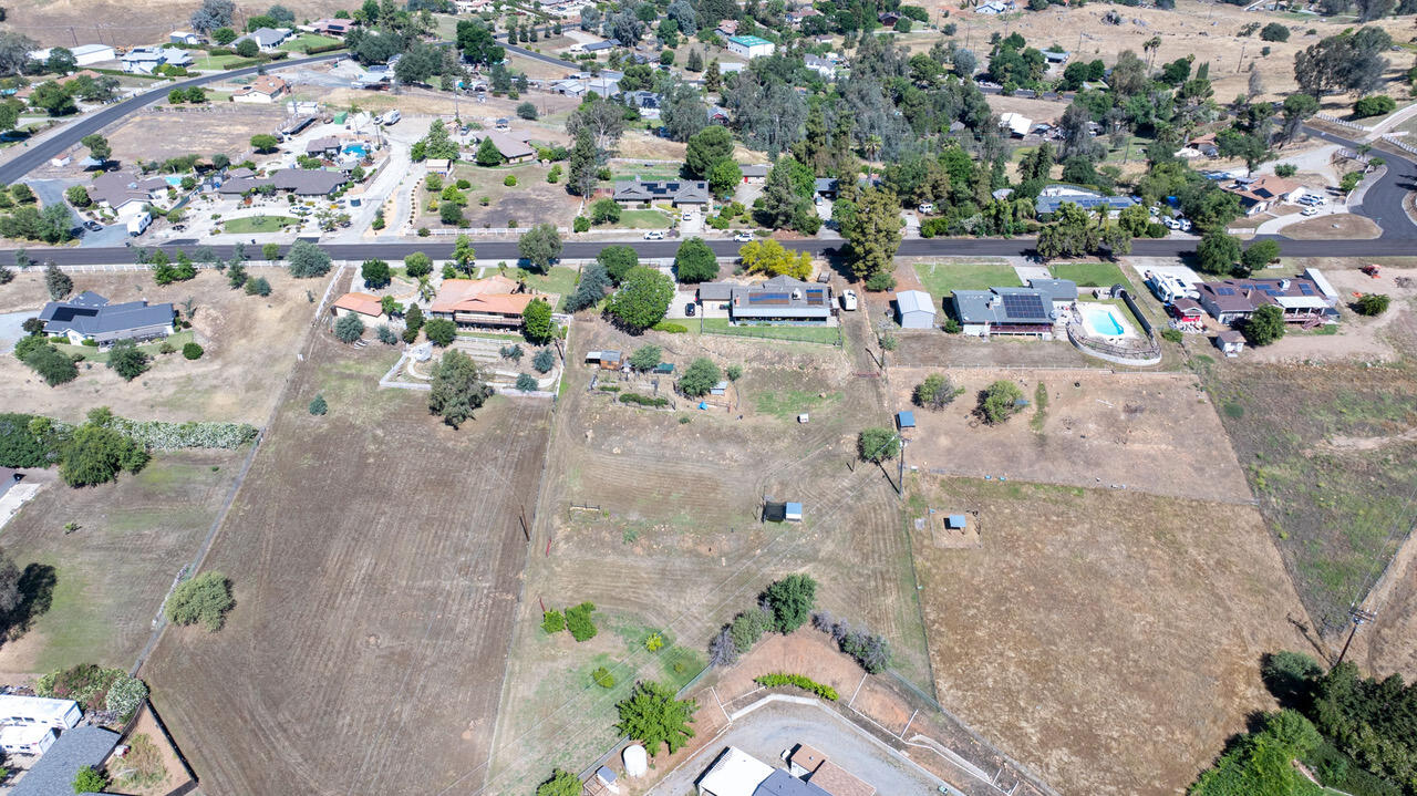 16440 Palomino Dr, Springville, CA 93265