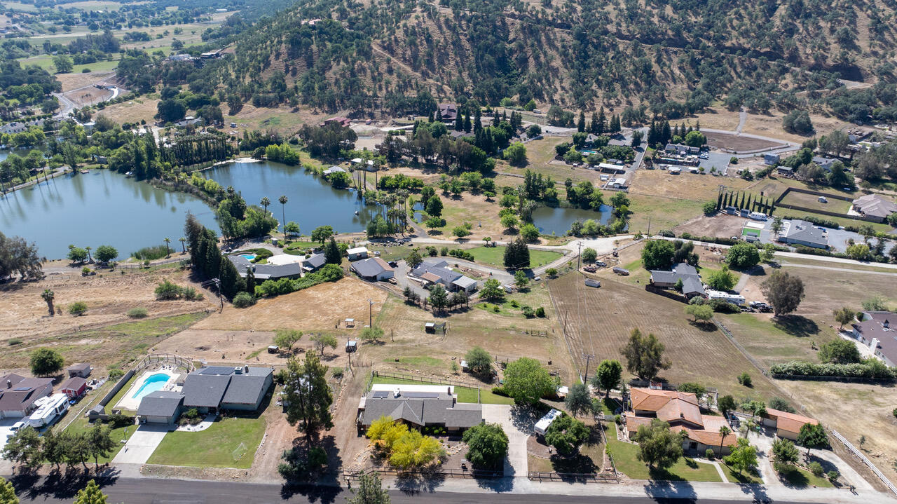 16440 Palomino Dr, Springville, CA 93265