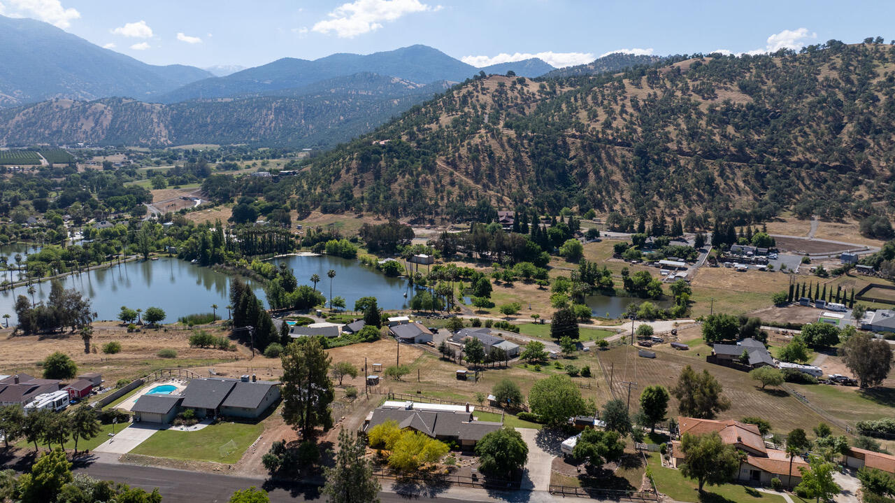 16440 Palomino Dr, Springville, CA 93265