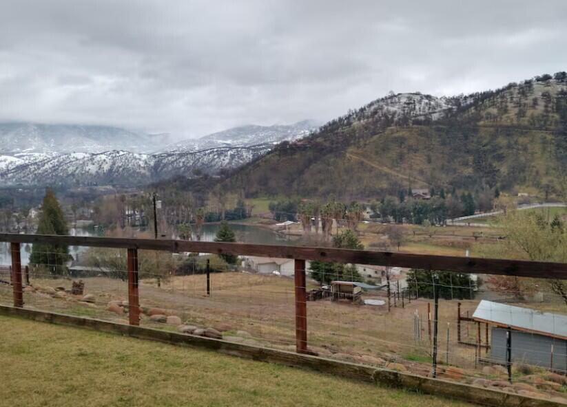 16440 Palomino Dr, Springville, CA 93265