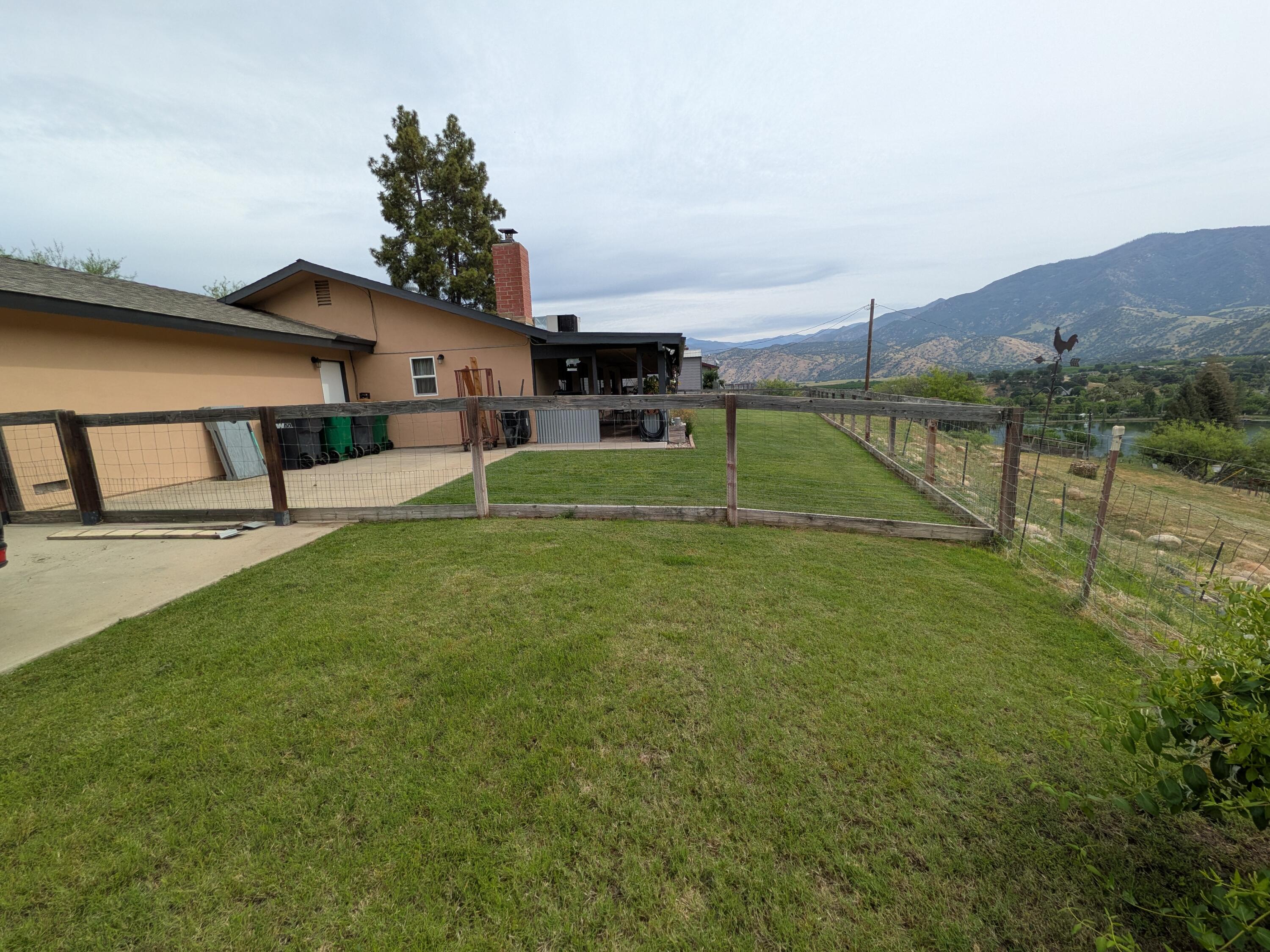 16440 Palomino Dr, Springville, CA 93265