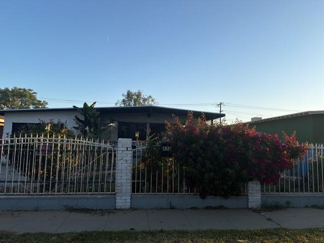 436 W Strother Ave, Fresno, CA 93706