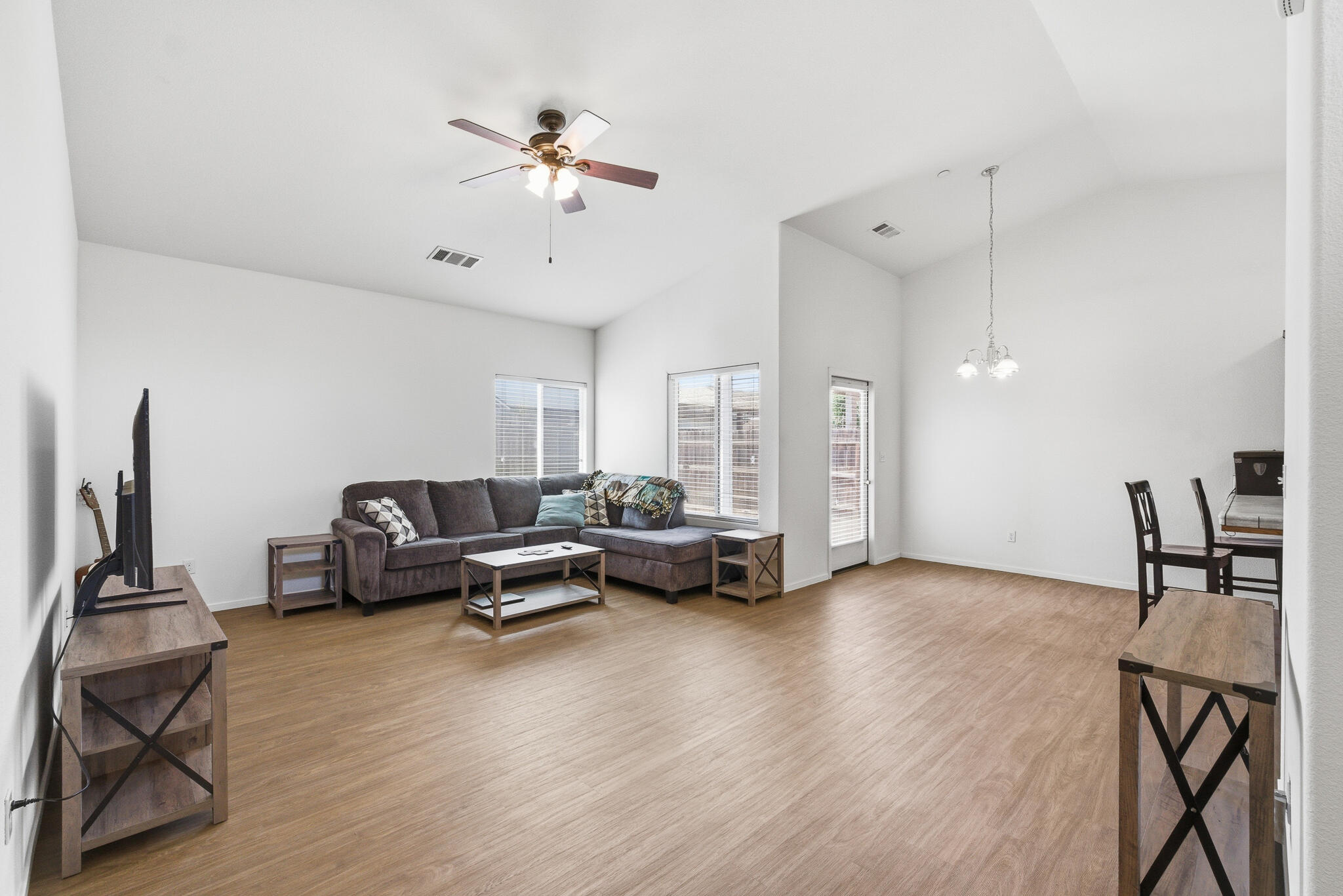 7337 Ashworth Ave, Visalia, CA 93291
