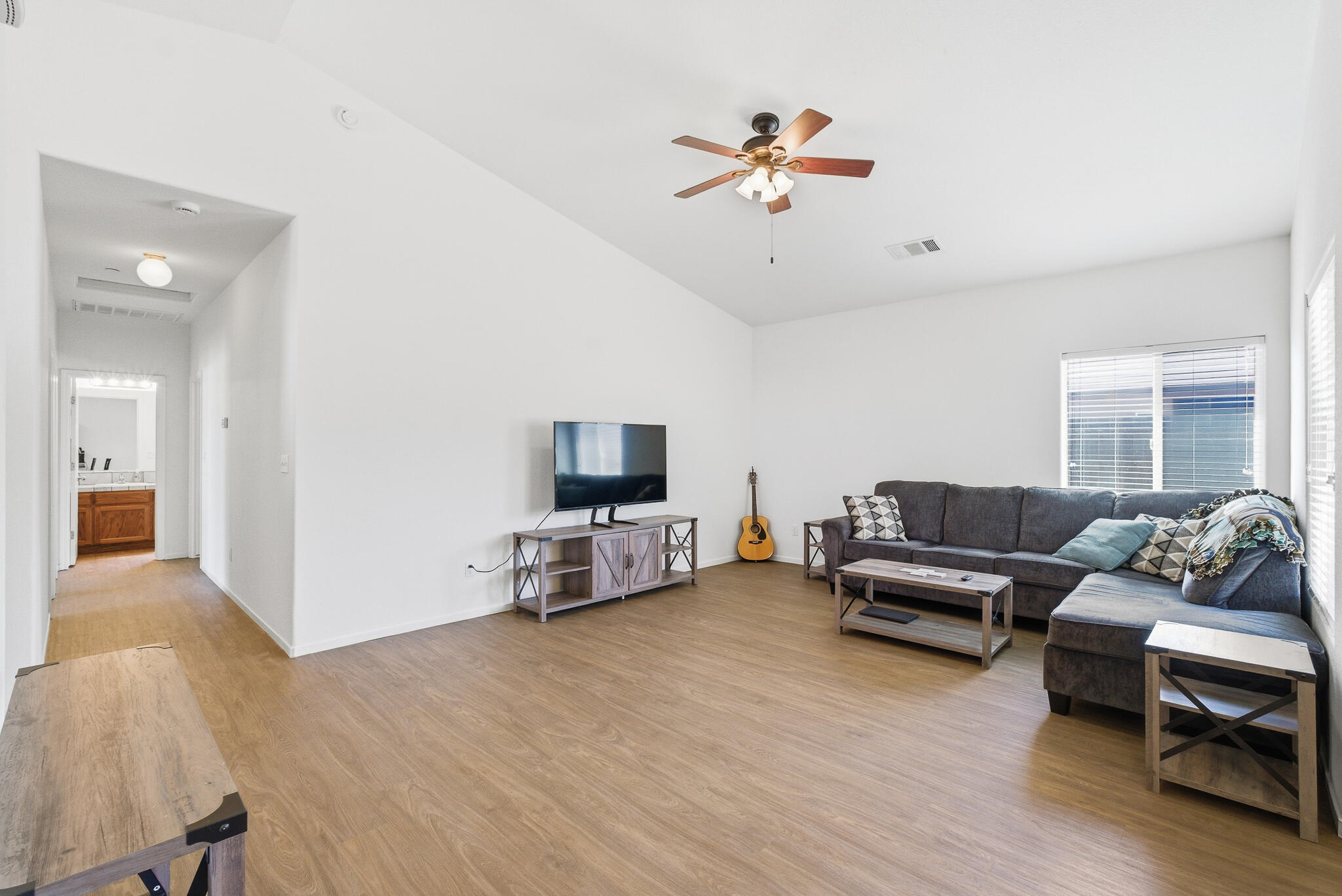 7337 Ashworth Ave, Visalia, CA 93291
