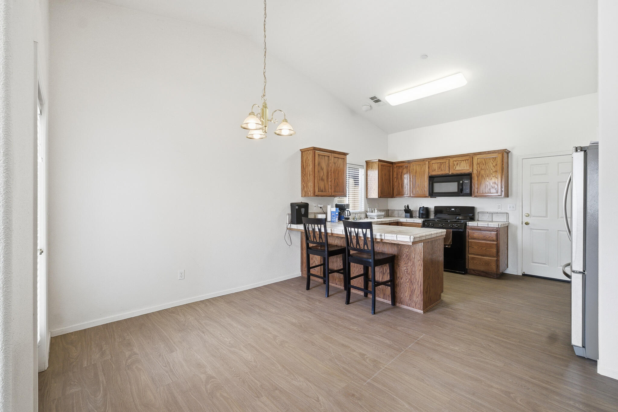 7337 Ashworth Ave, Visalia, CA 93291