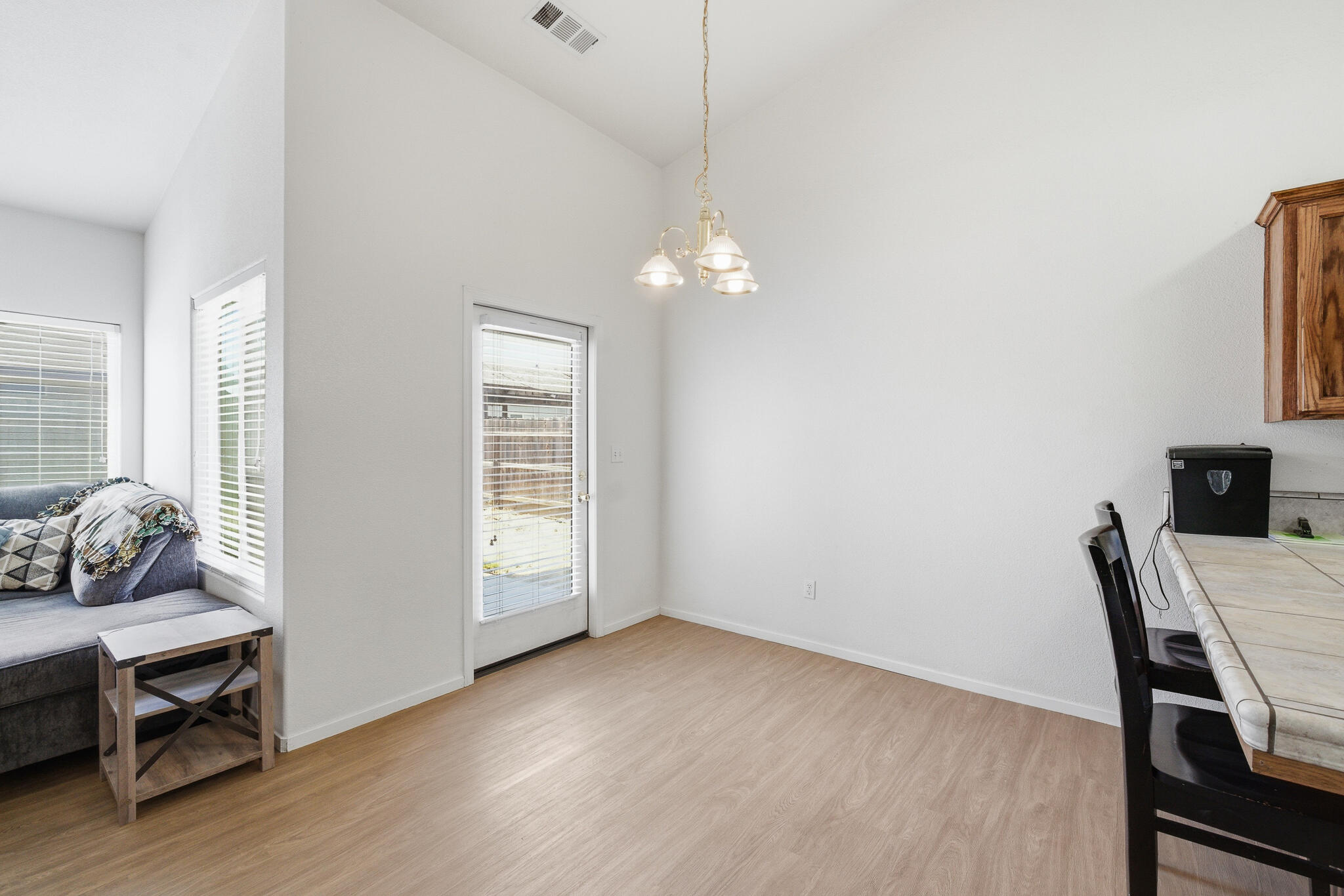 7337 Ashworth Ave, Visalia, CA 93291