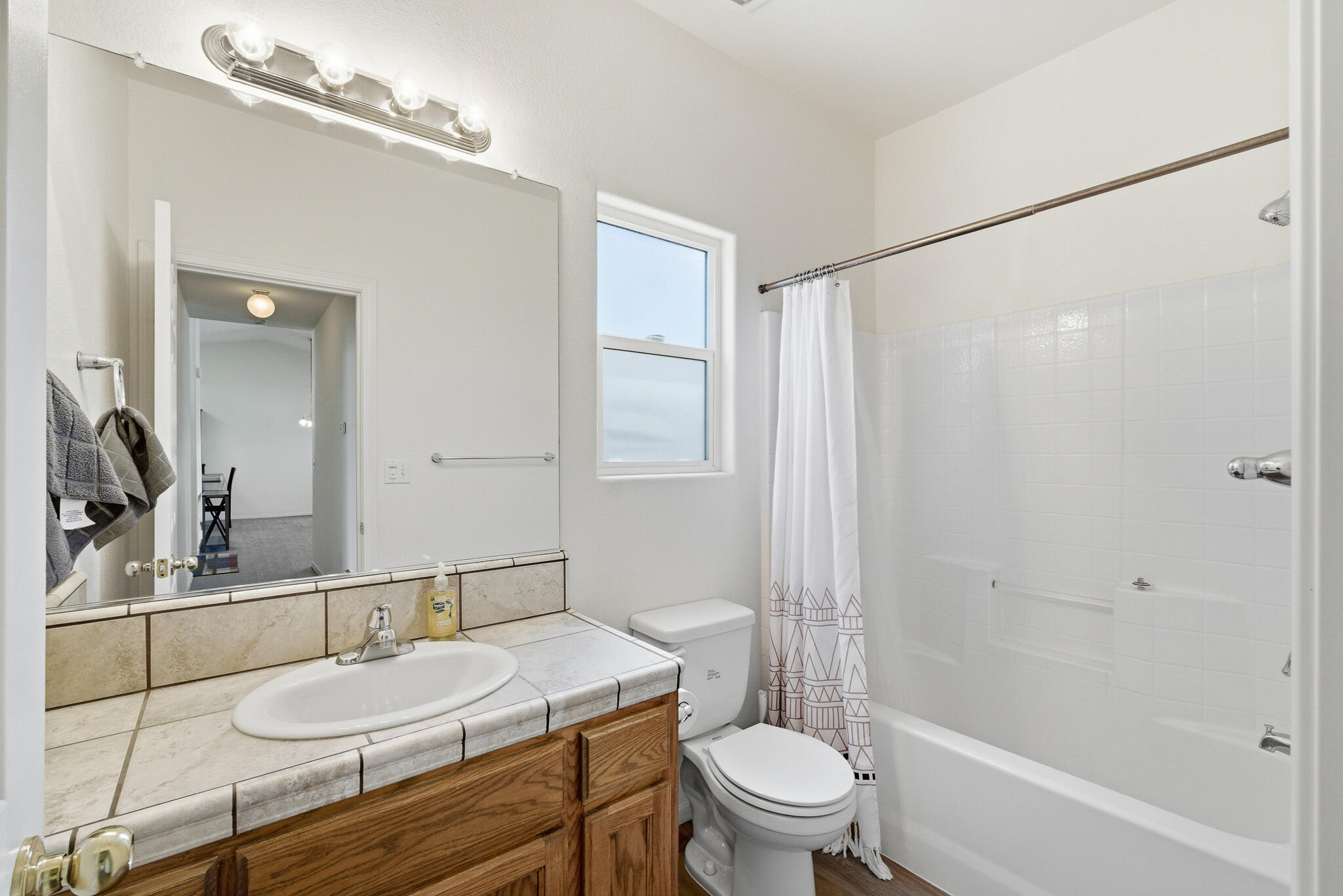 7337 Ashworth Ave, Visalia, CA 93291