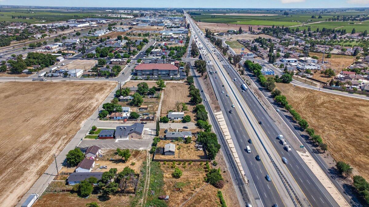 312 W Tuolumne St, Fowler, CA 93625