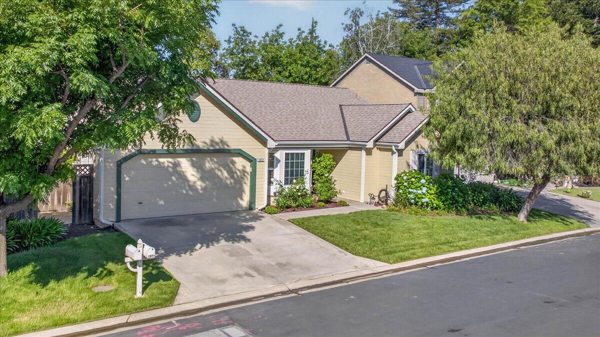 10771 N Windham Bay Cir, Fresno, CA 93730