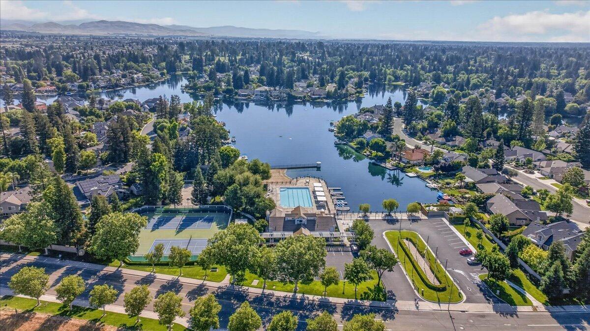 10771 N Windham Bay Cir, Fresno, CA 93730