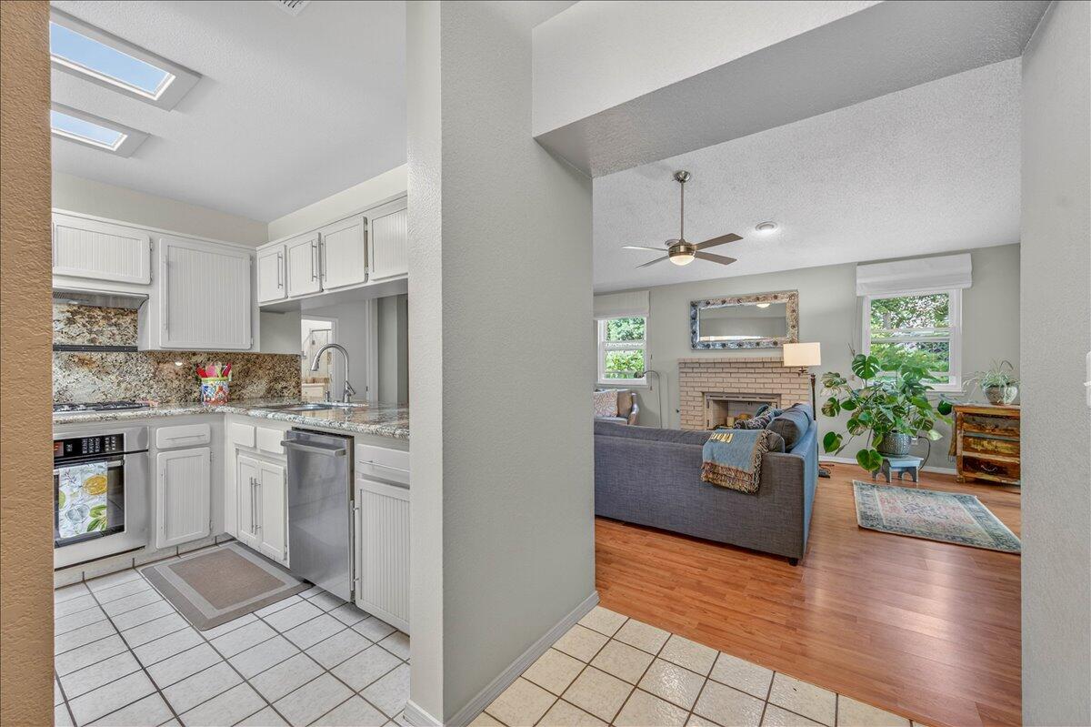 10771 N Windham Bay Cir, Fresno, CA 93730