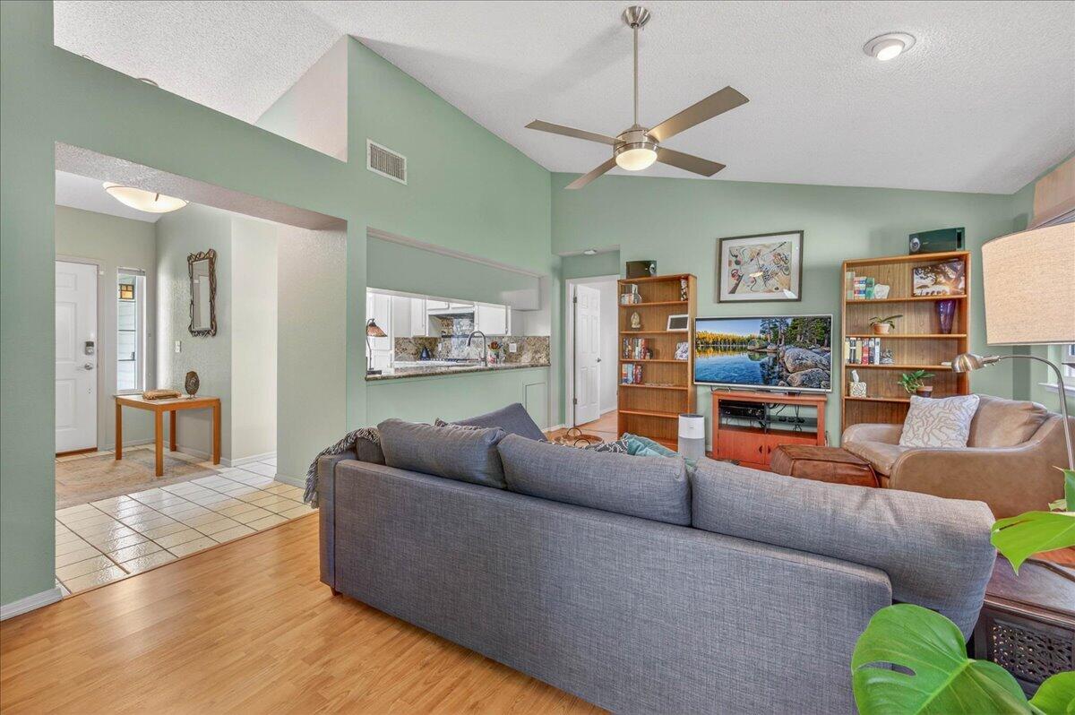 10771 N Windham Bay Cir, Fresno, CA 93730