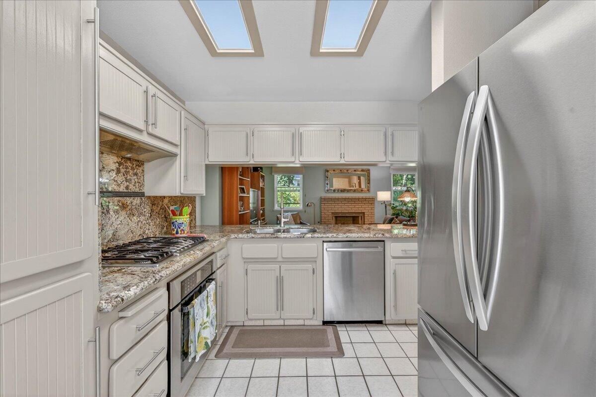 10771 N Windham Bay Cir, Fresno, CA 93730