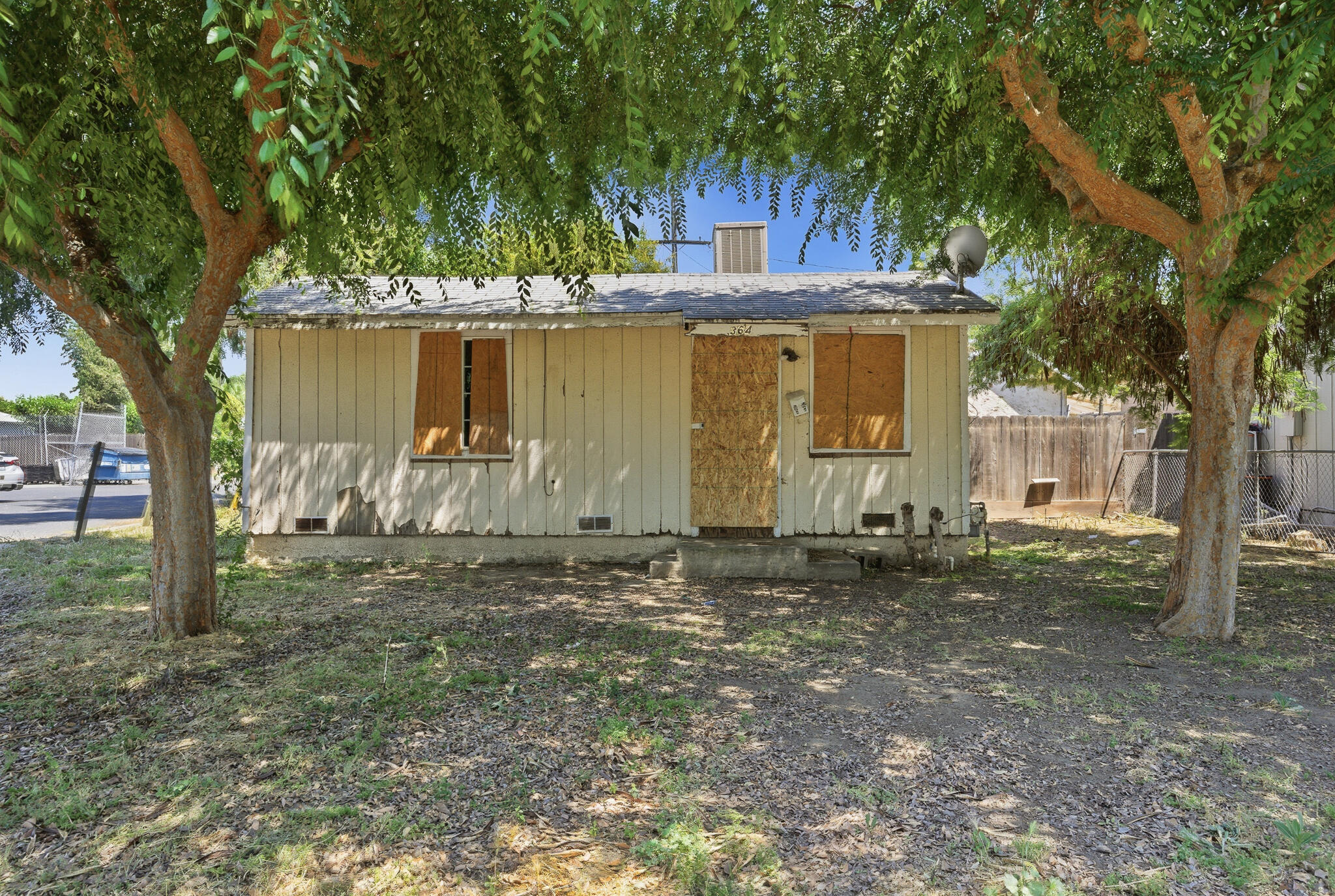364 Farmersville Rd, Farmersville, CA 93223