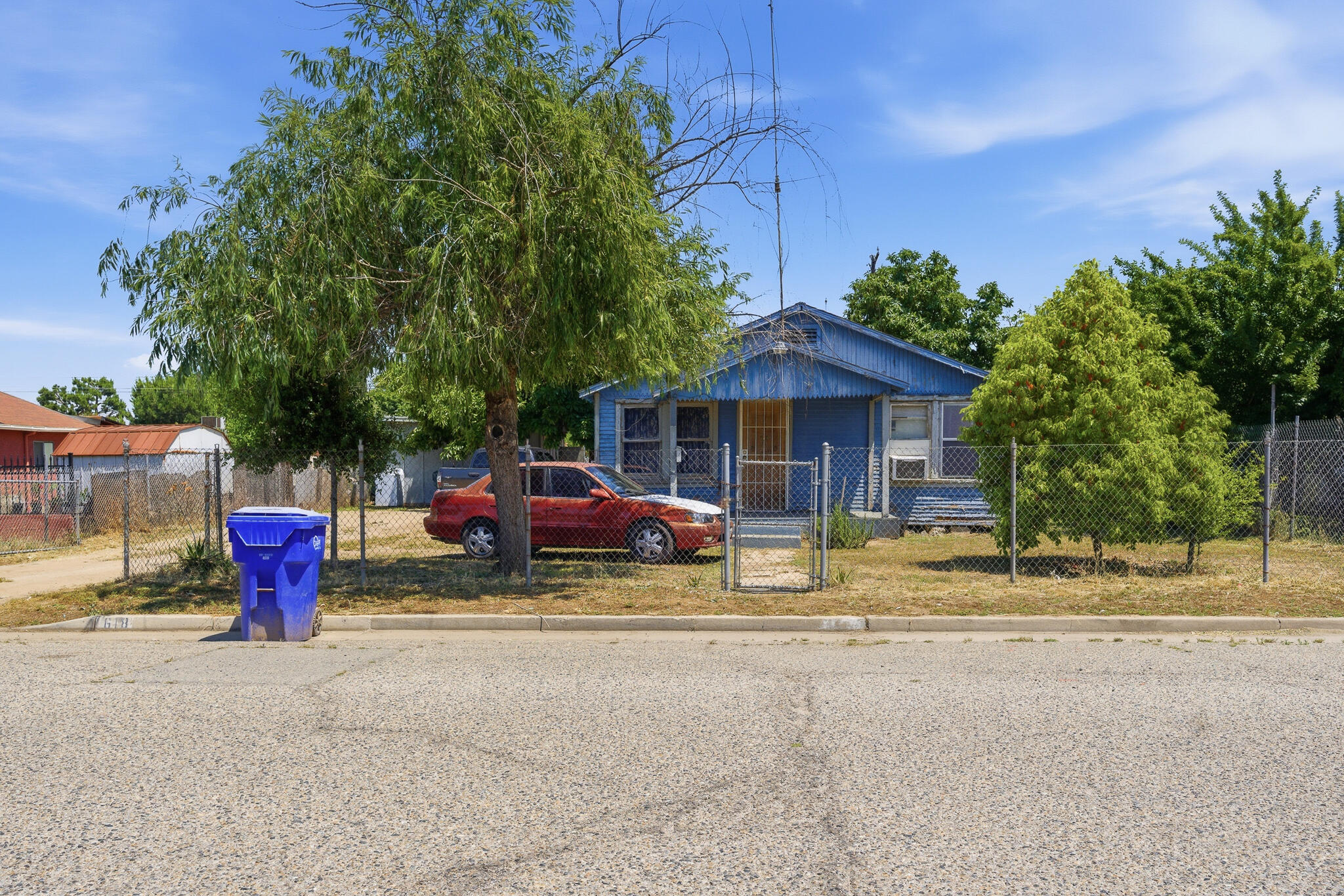 618 S Kern Ave, Farmersville, CA 93223