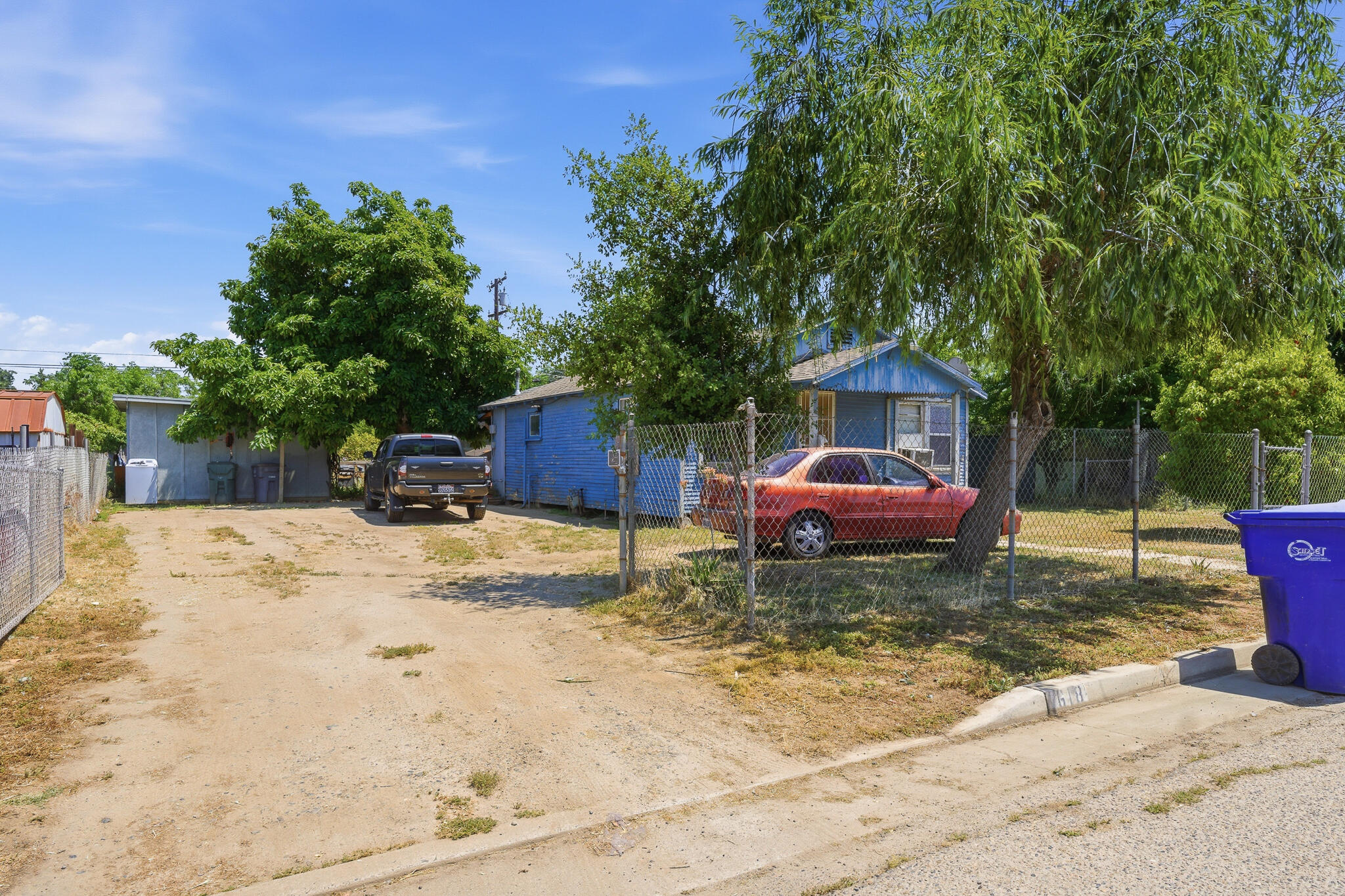 618 S Kern Ave, Farmersville, CA 93223