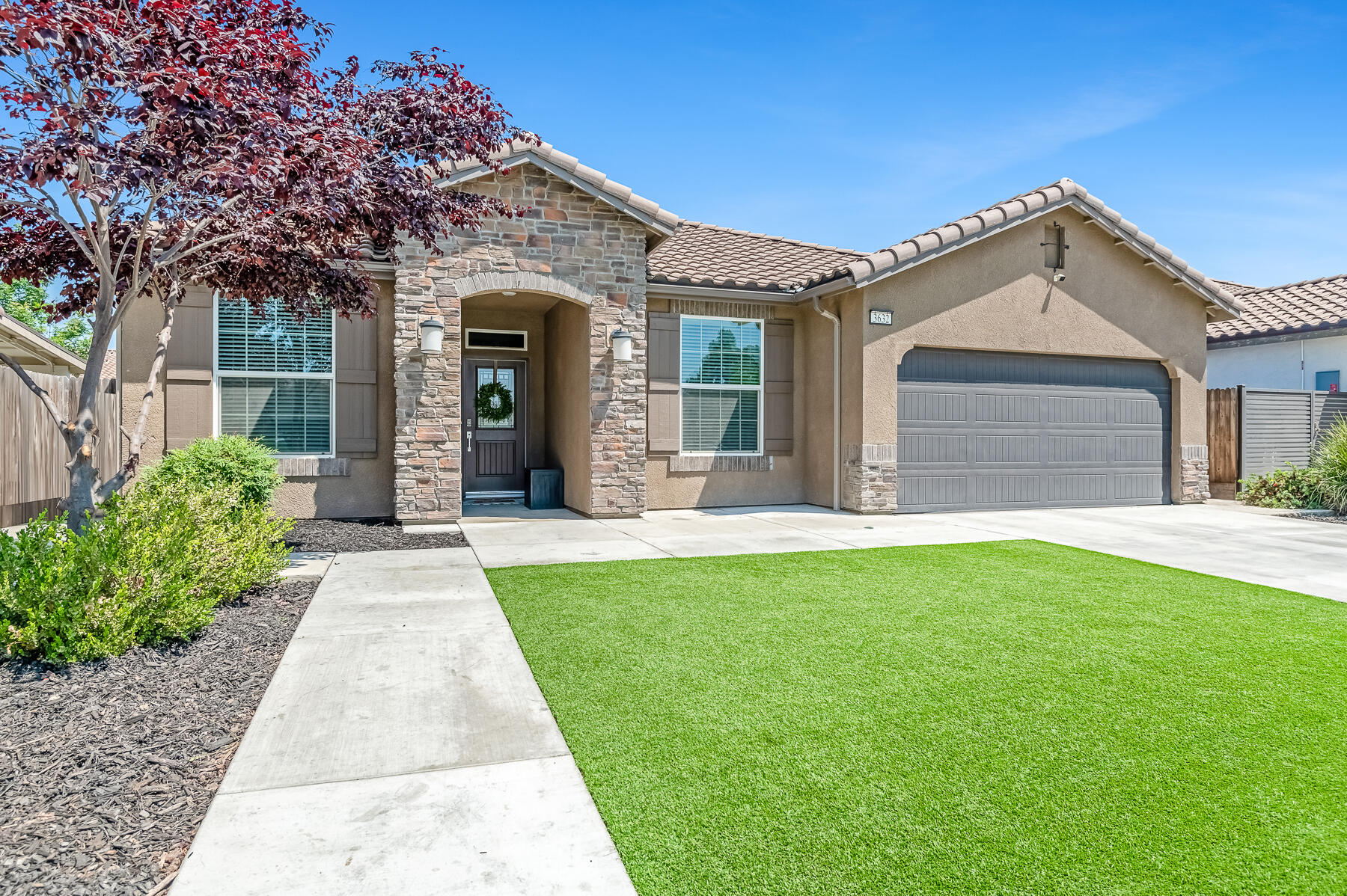 3632 E Meadow Ct, Visalia, CA 93292