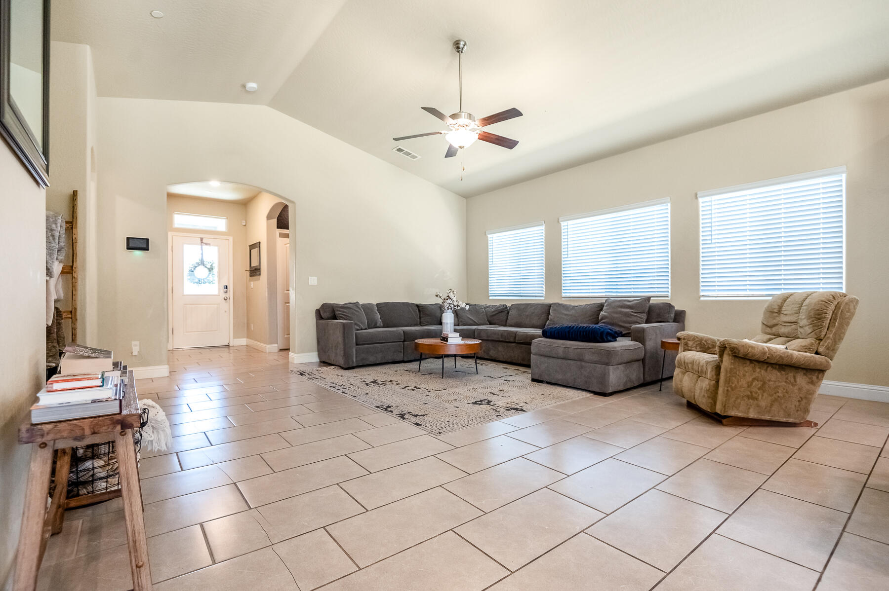 3632 E Meadow Ct, Visalia, CA 93292