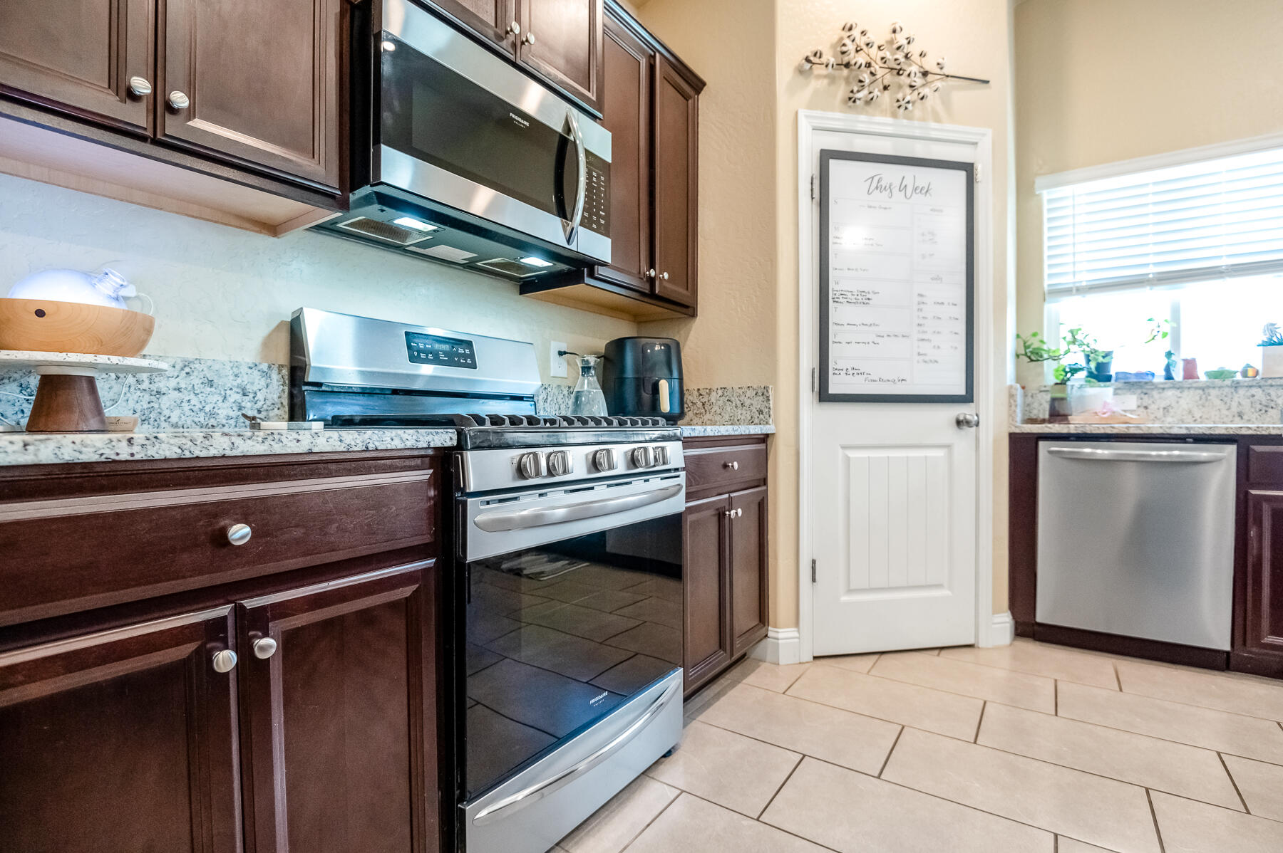 3632 E Meadow Ct, Visalia, CA 93292