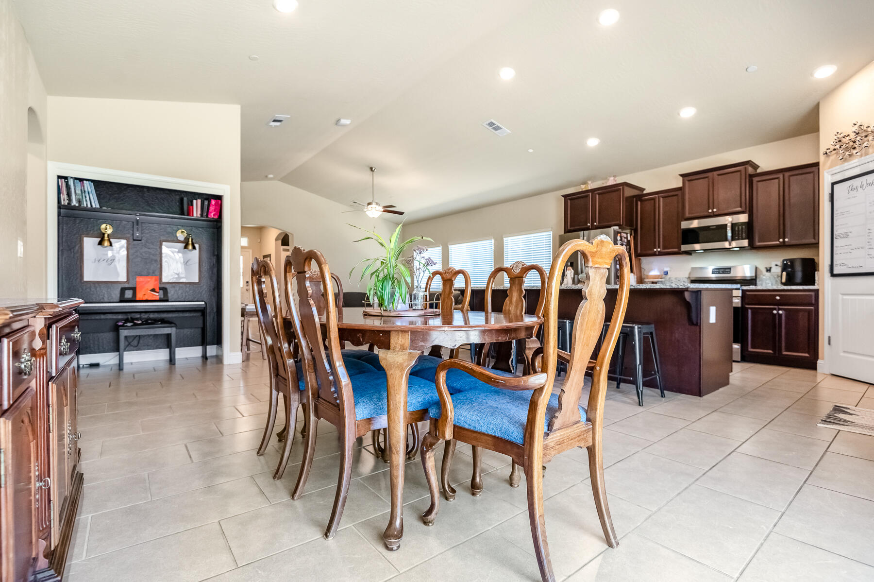 3632 E Meadow Ct, Visalia, CA 93292