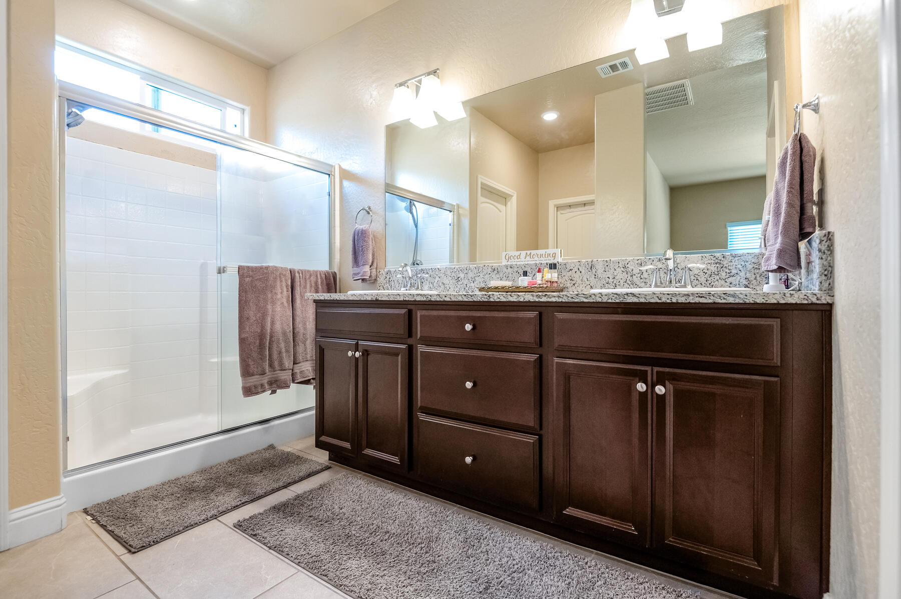 3632 E Meadow Ct, Visalia, CA 93292